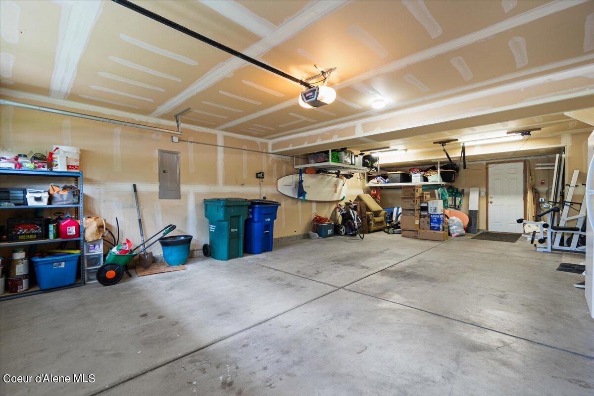1672 N WILLAMETTE DR