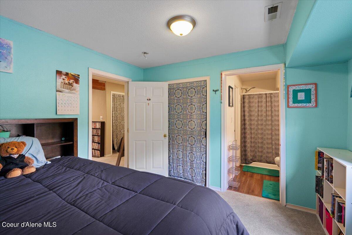 1672 N WILLAMETTE DR