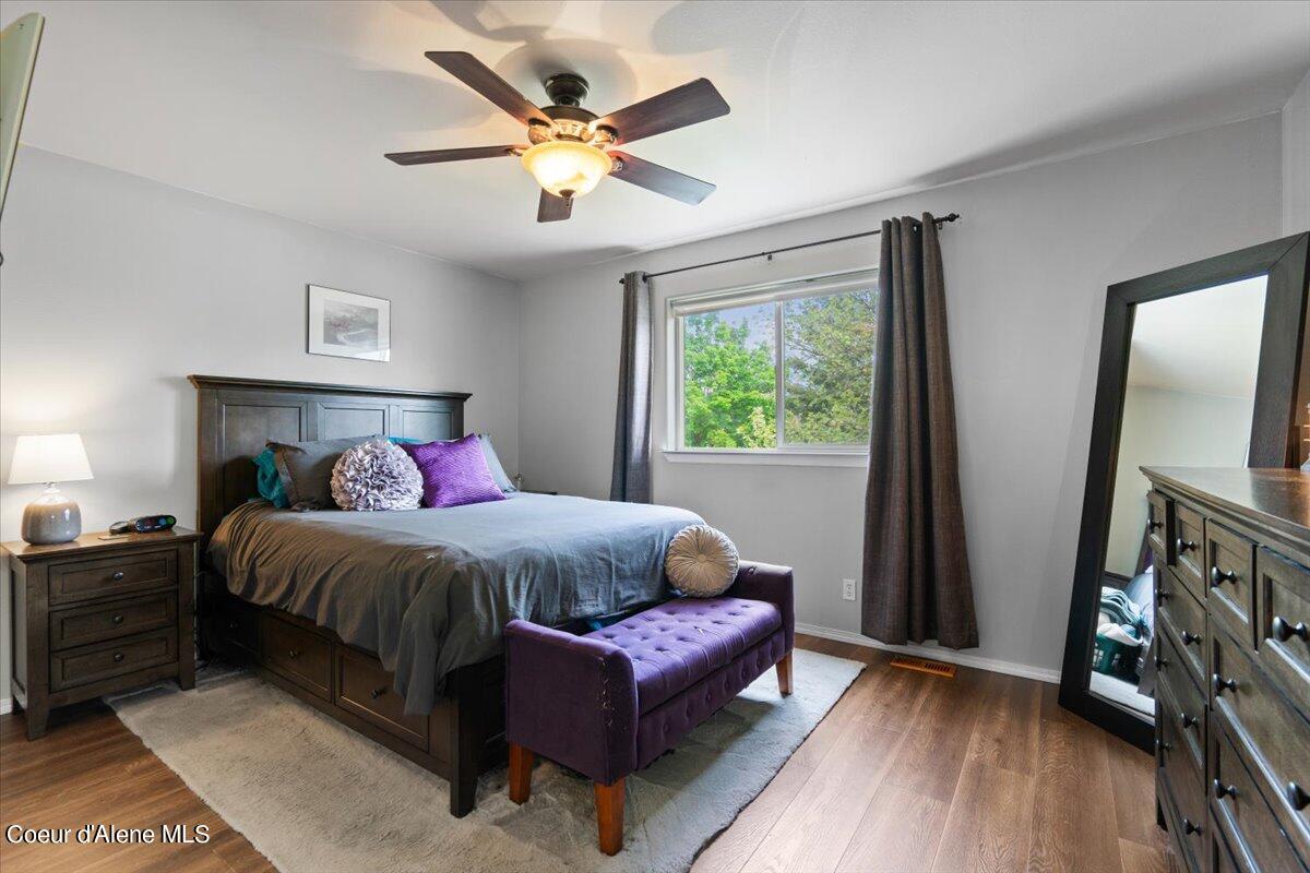 1672 N WILLAMETTE DR