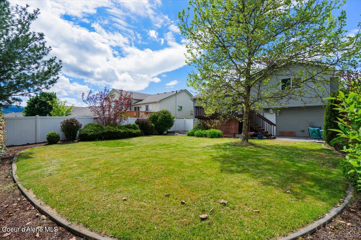 1672 N WILLAMETTE DR