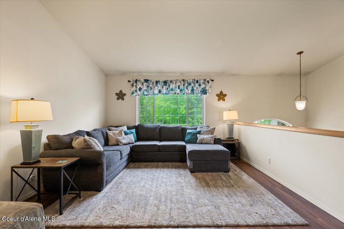 1672 N WILLAMETTE DR