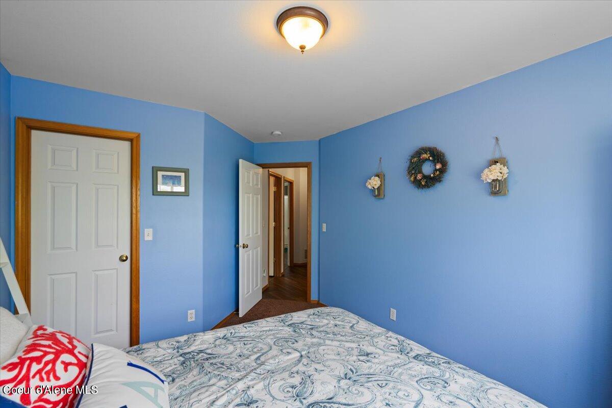 1672 N WILLAMETTE DR