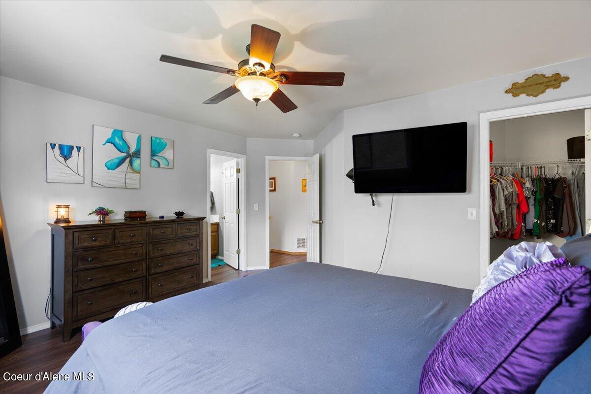 1672 N WILLAMETTE DR