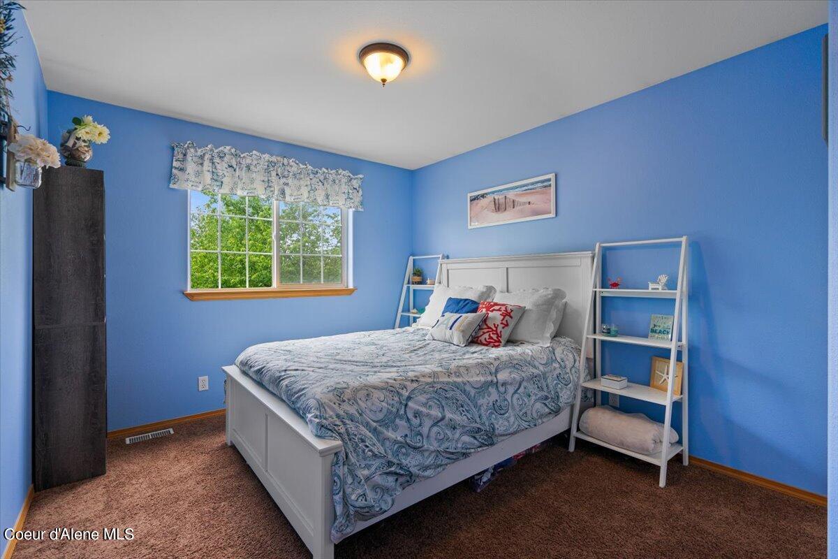 1672 N WILLAMETTE DR