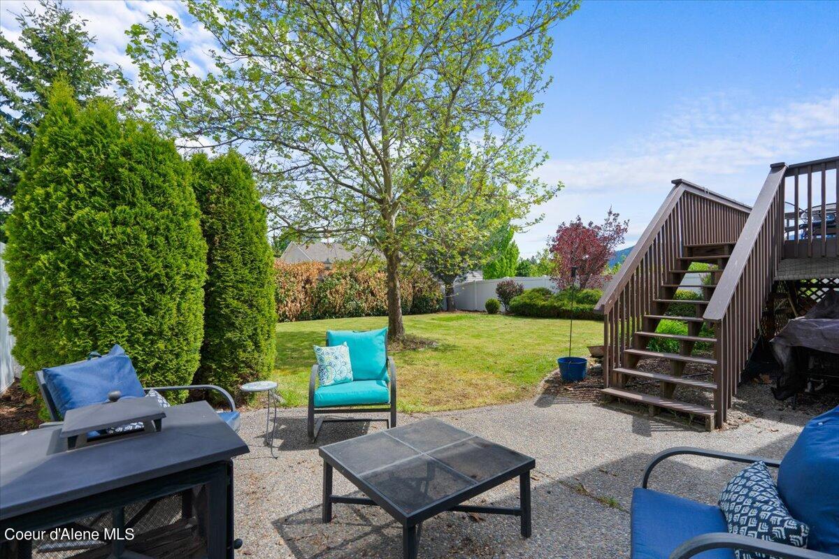 1672 N WILLAMETTE DR