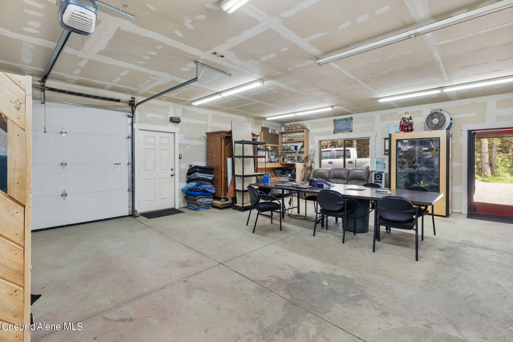 1207 E GARWOOD RD