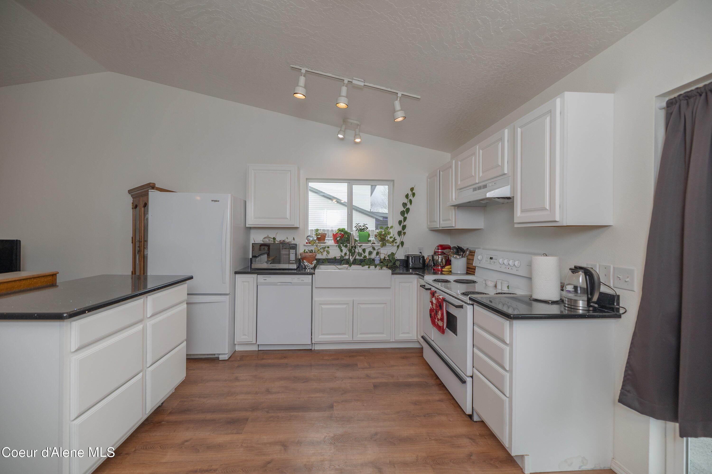 2517 W Beth Loop
