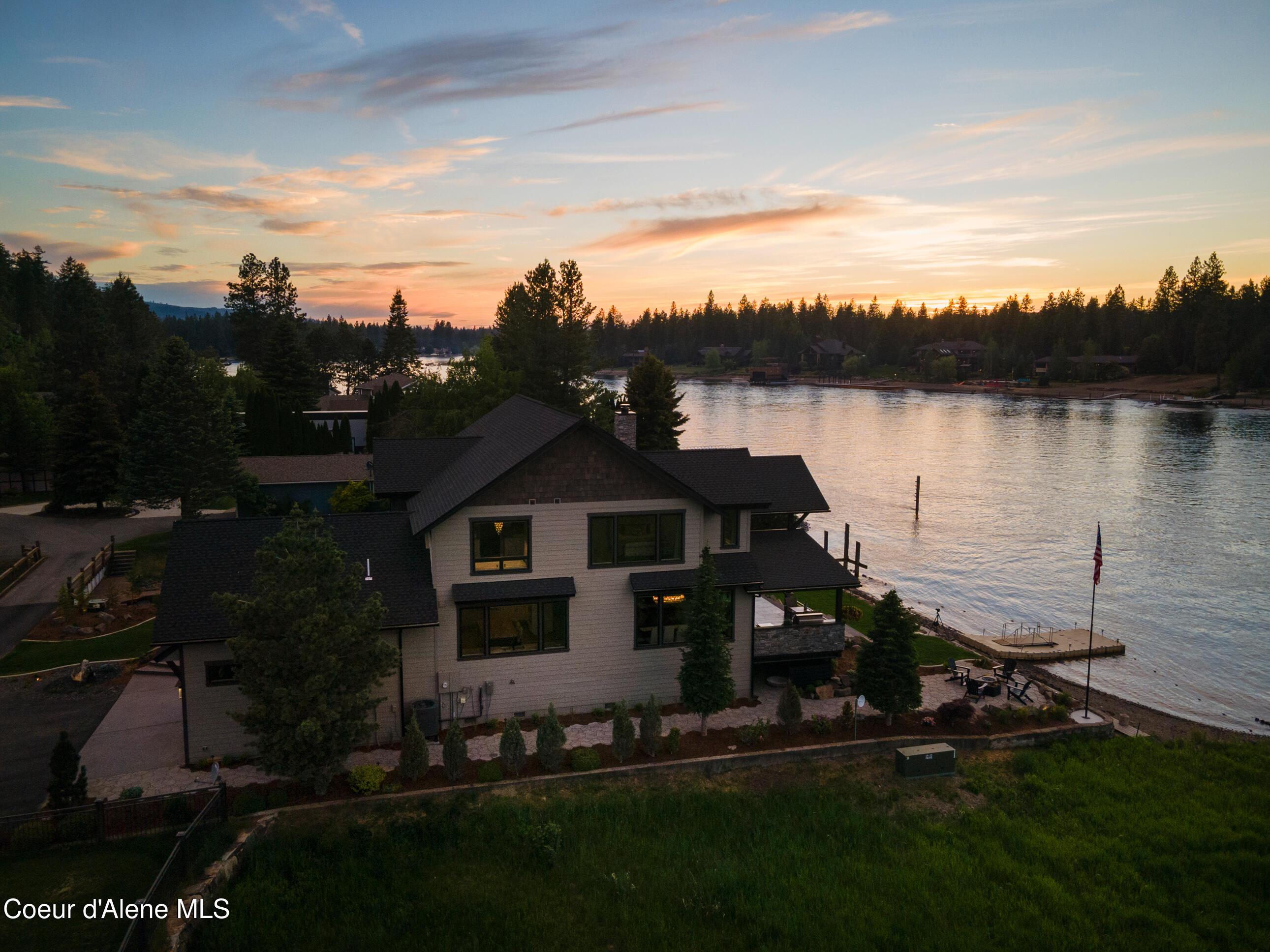 518 S Hidden Island Ln, Coeur d'Alene