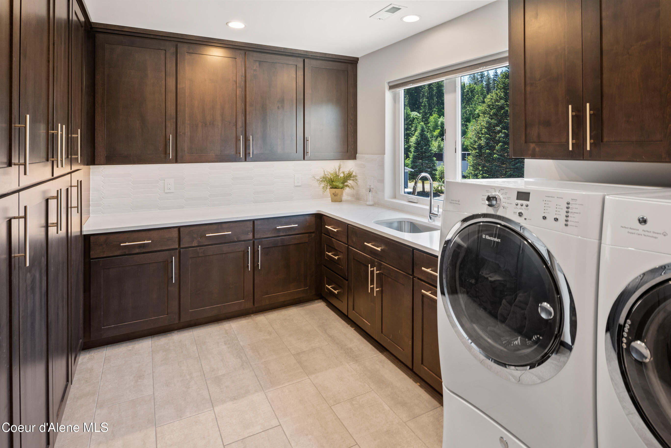 518 S Hidden Island Ln, Coeur d'Alene