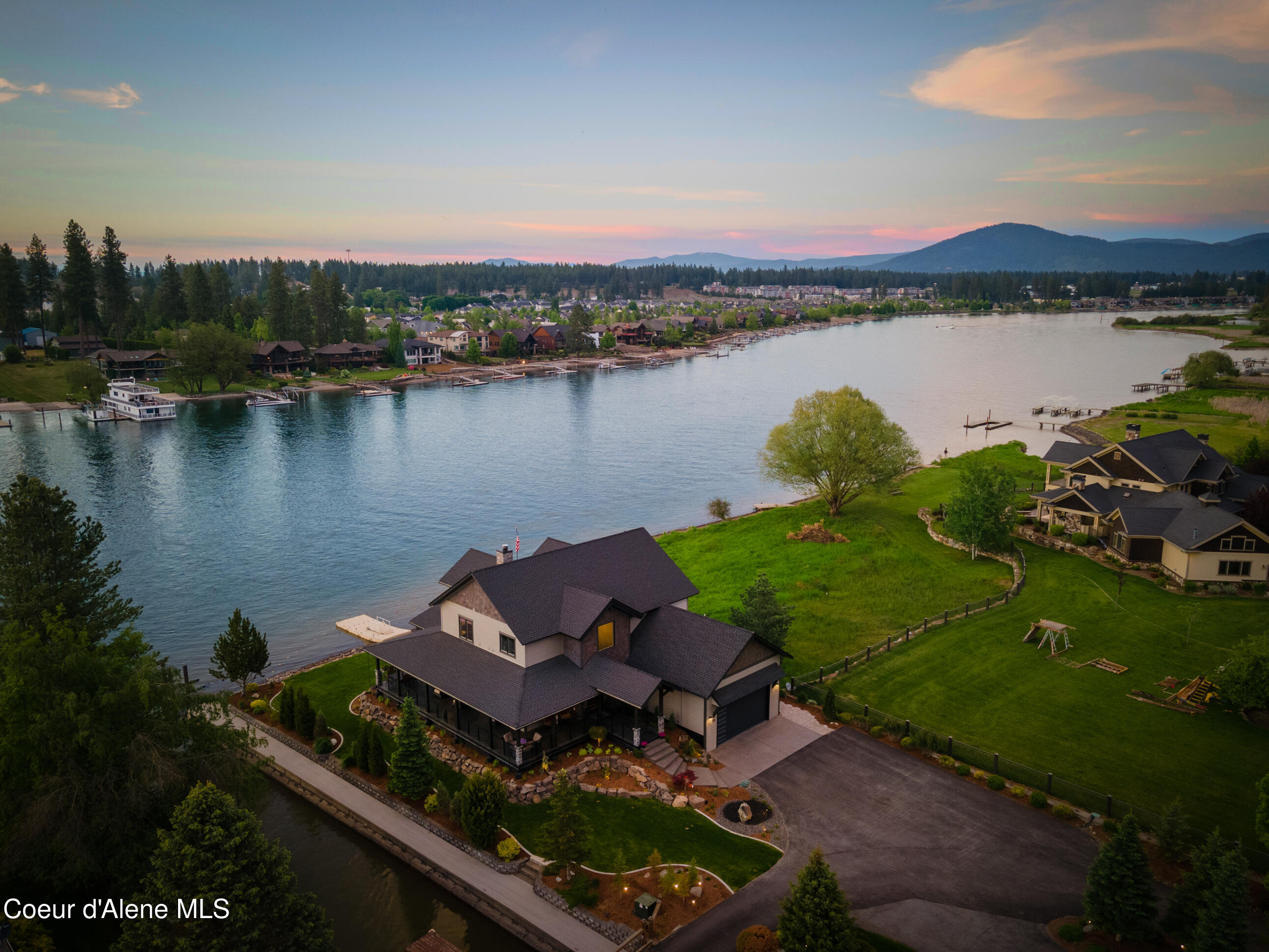 518 S Hidden Island Ln, Coeur d'Alene