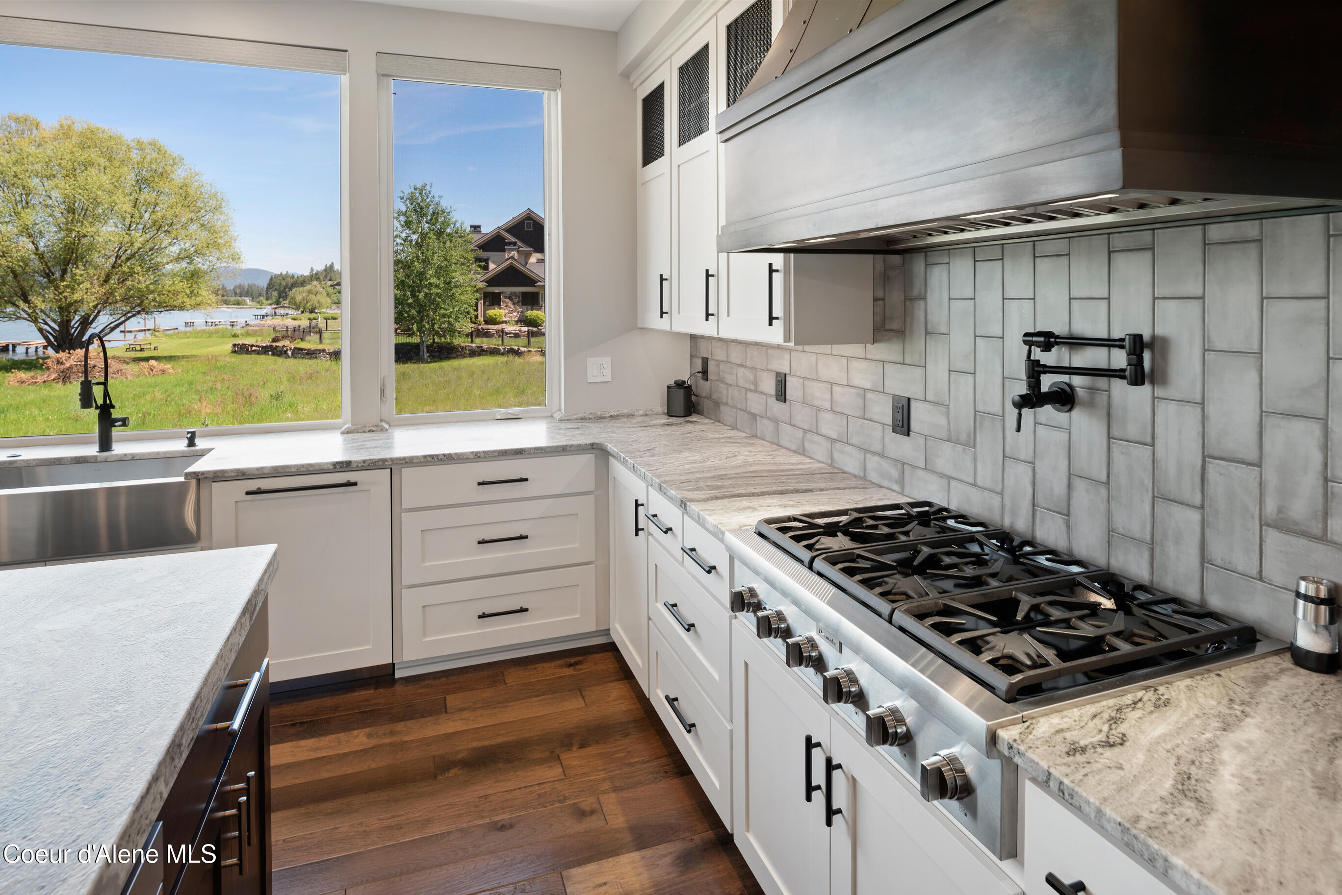 518 S Hidden Island Ln, Coeur d'Alene