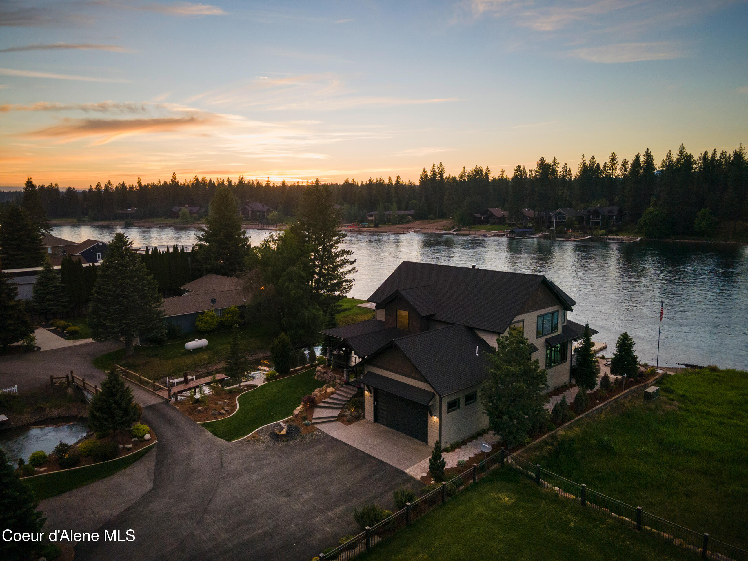 518 S Hidden Island Ln, Coeur d'Alene