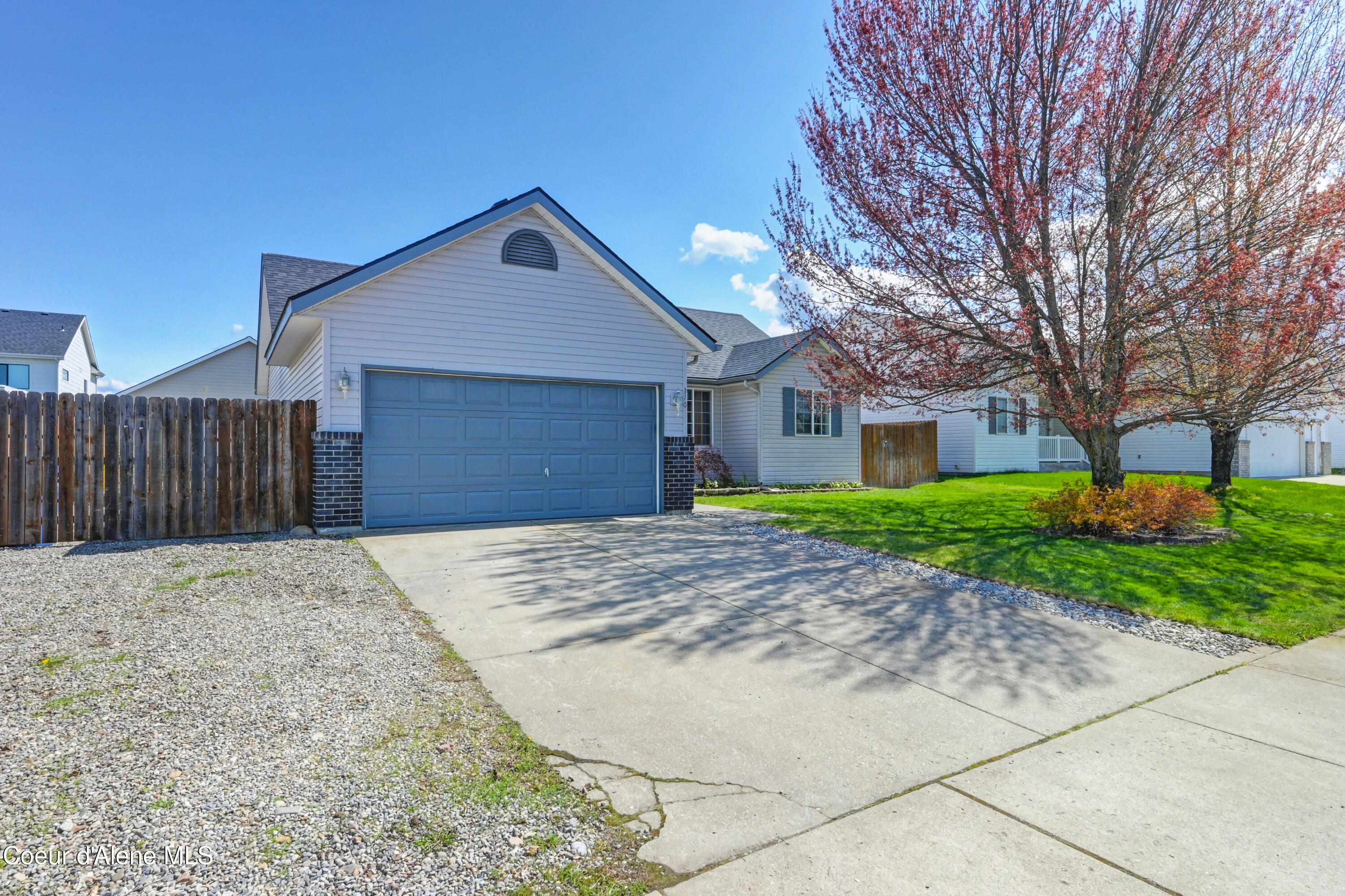 370 E TIGER AVE