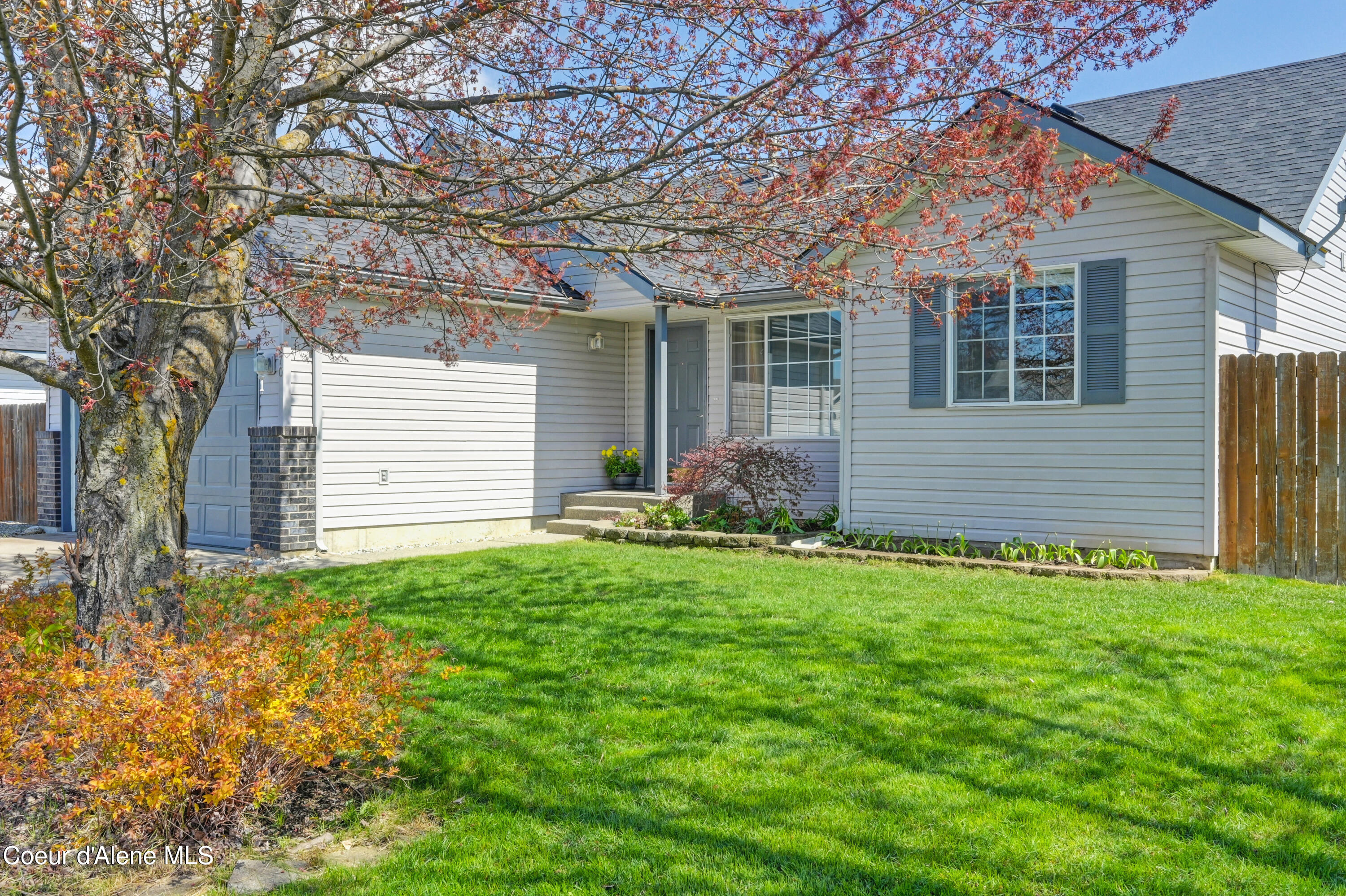 370 E TIGER AVE