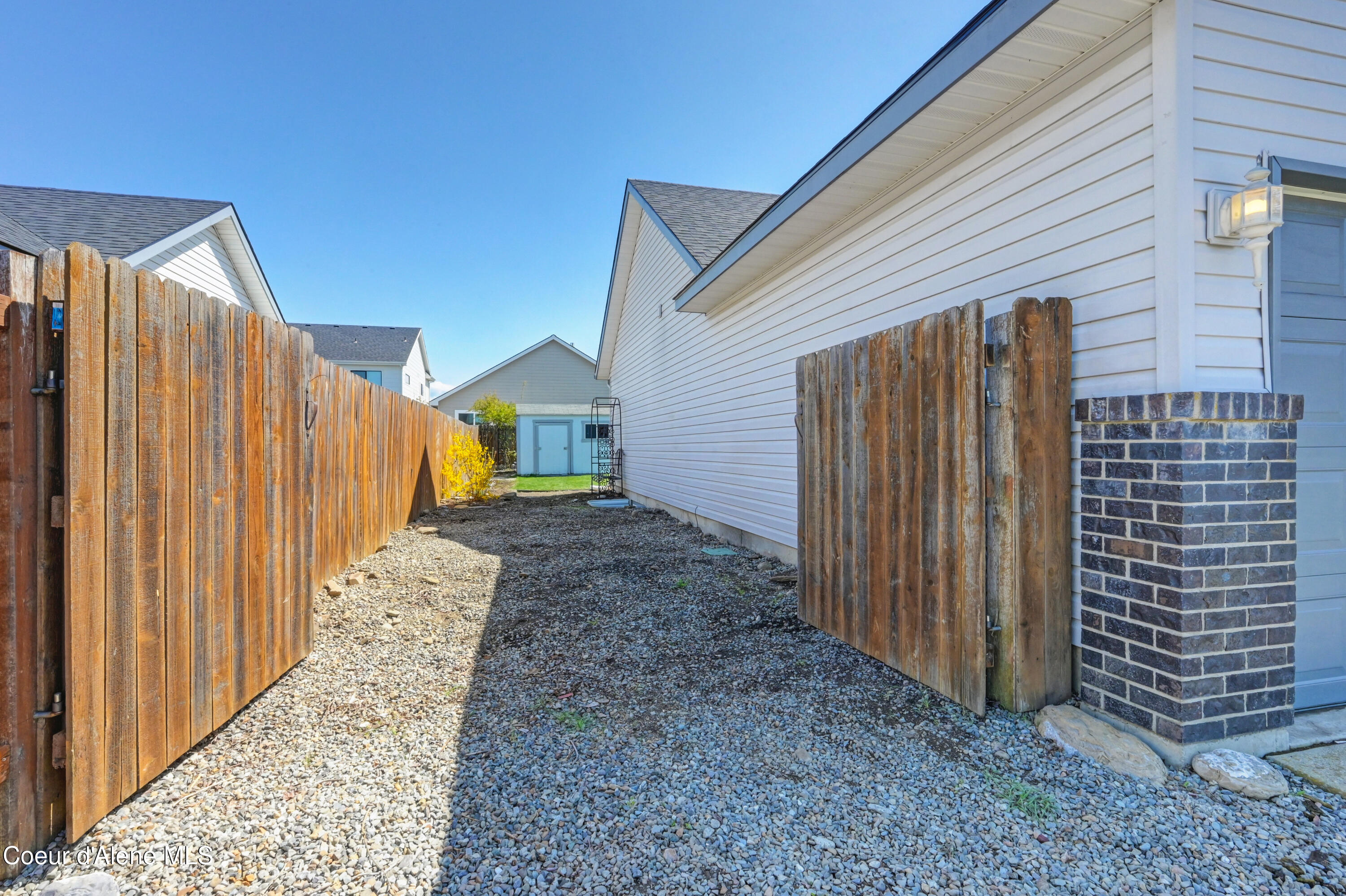 370 E TIGER AVE