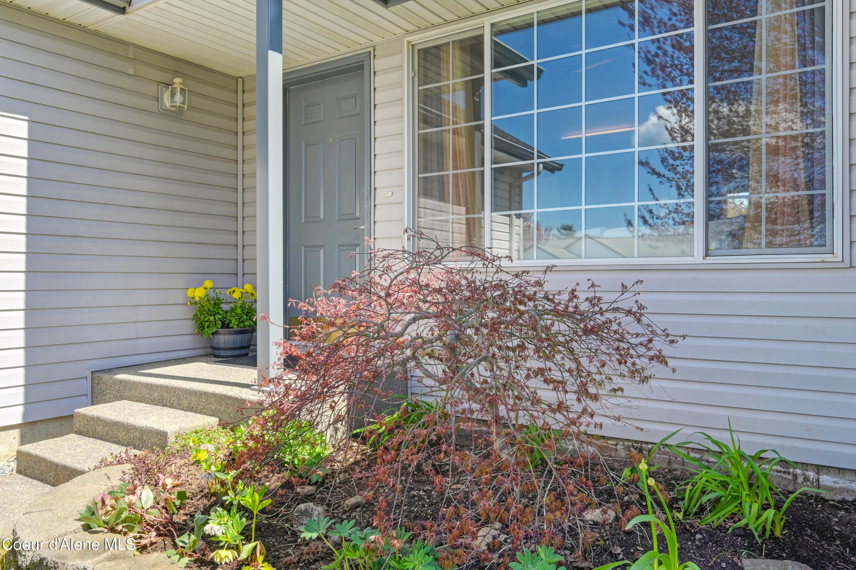 370 E TIGER AVE
