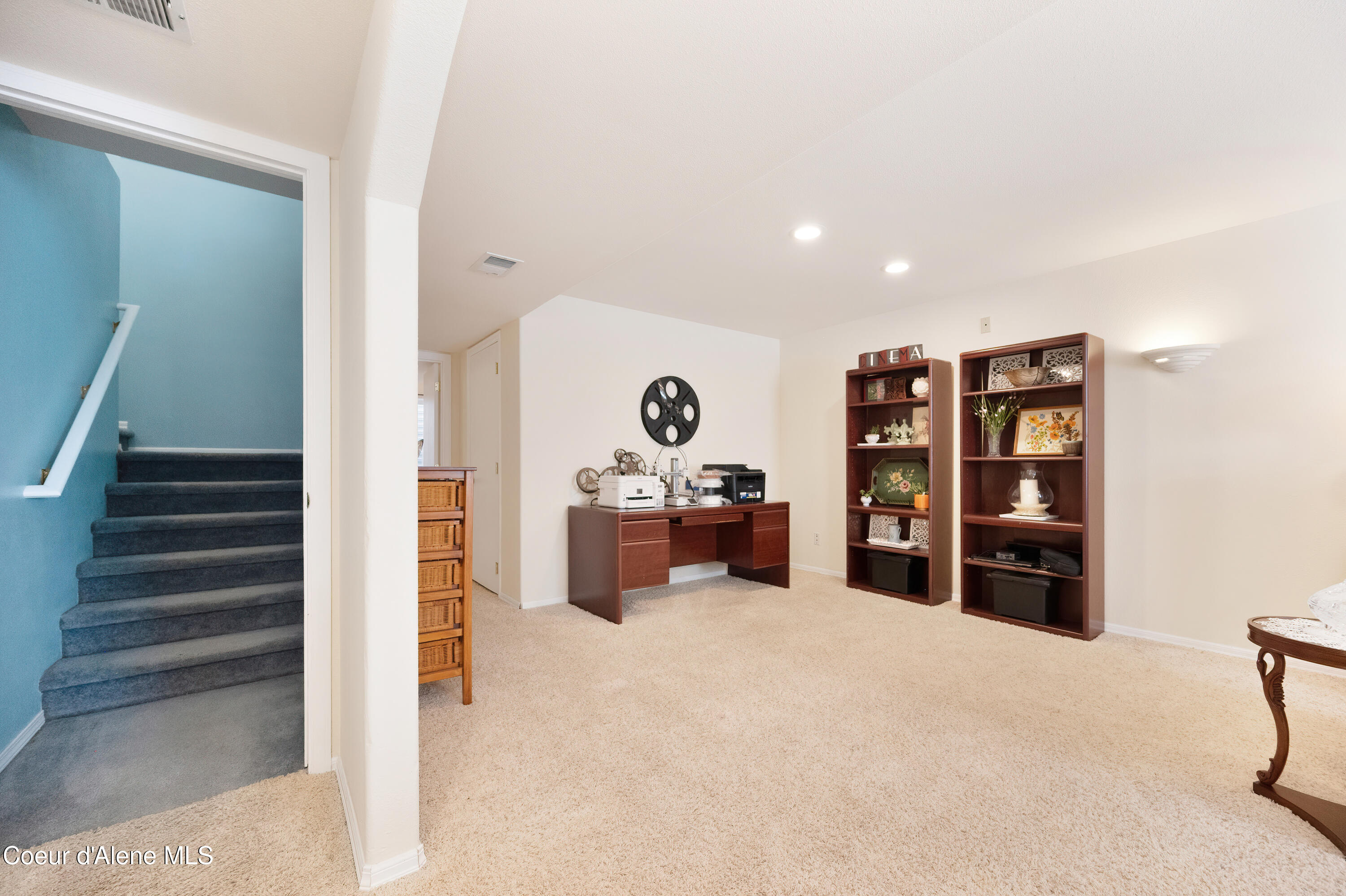 370 E TIGER AVE