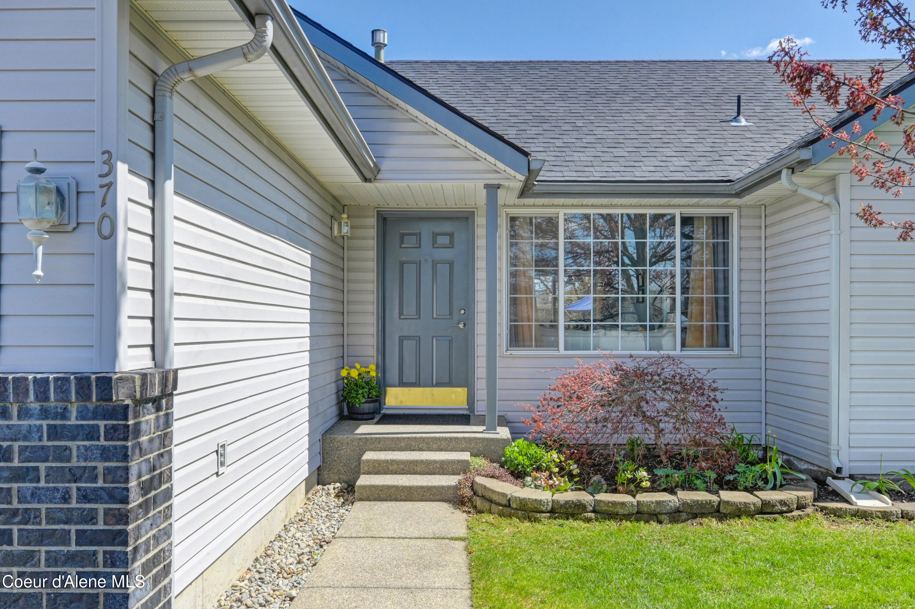 370 E TIGER AVE