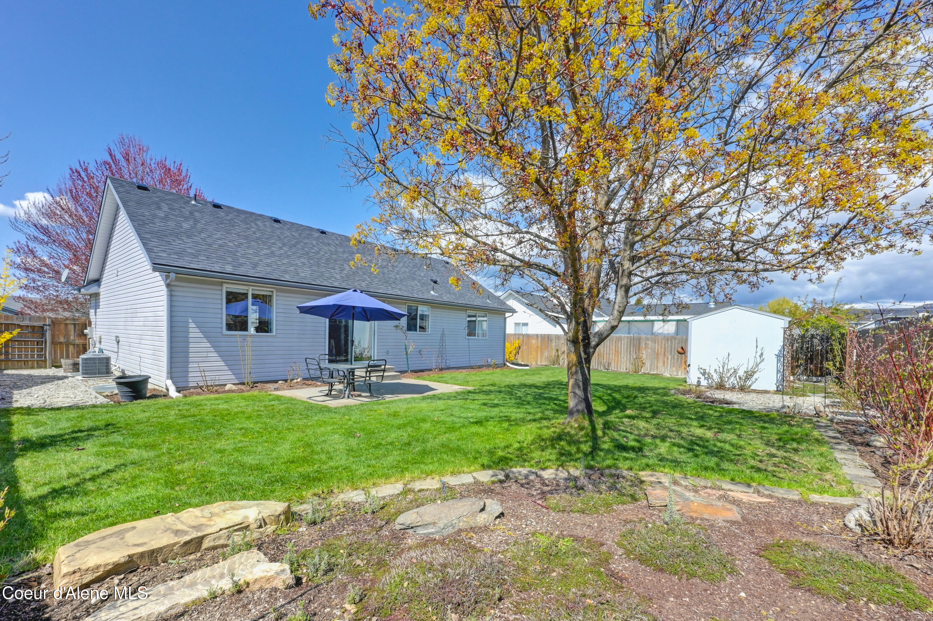 370 E TIGER AVE