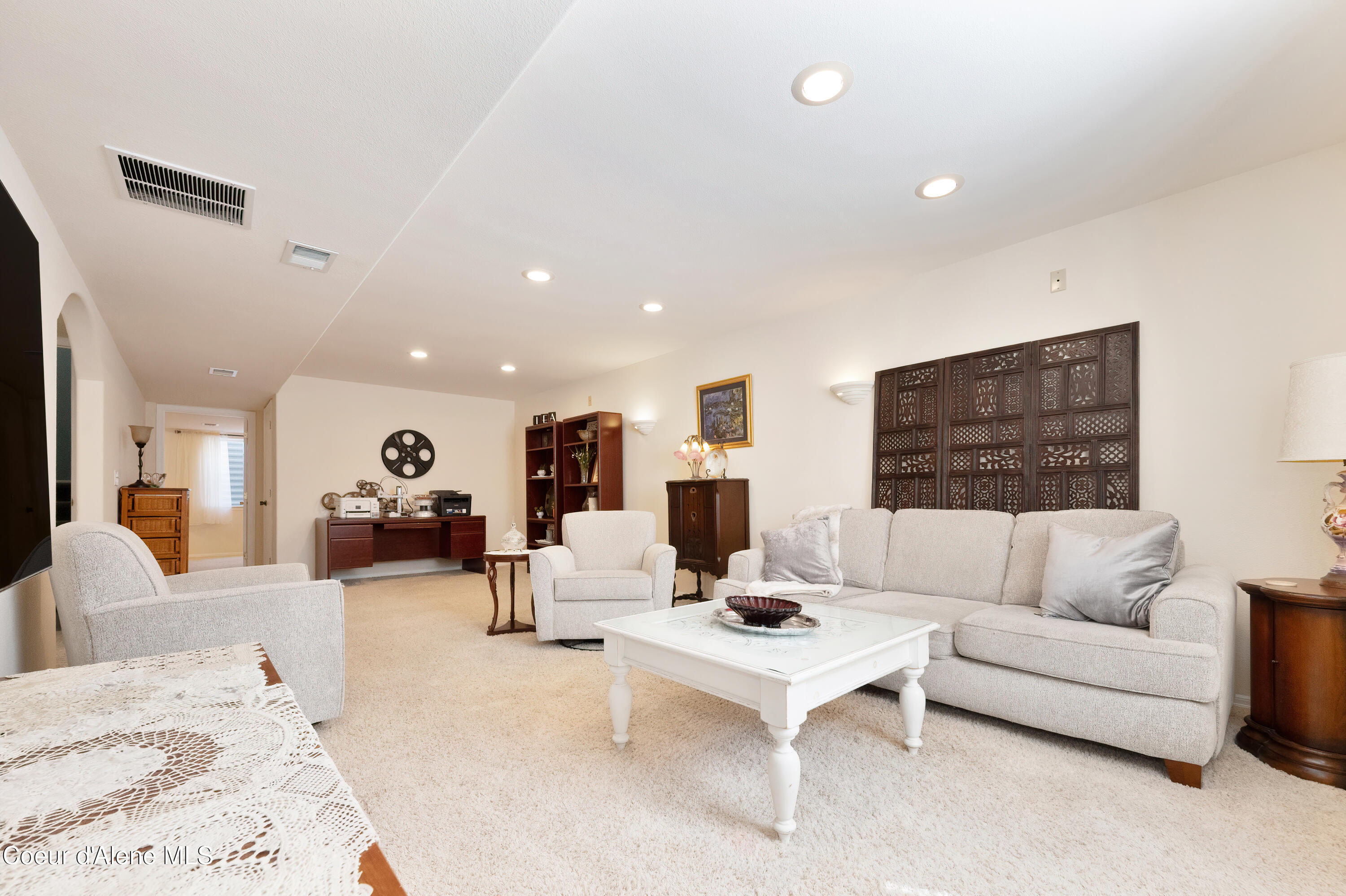 370 E TIGER AVE