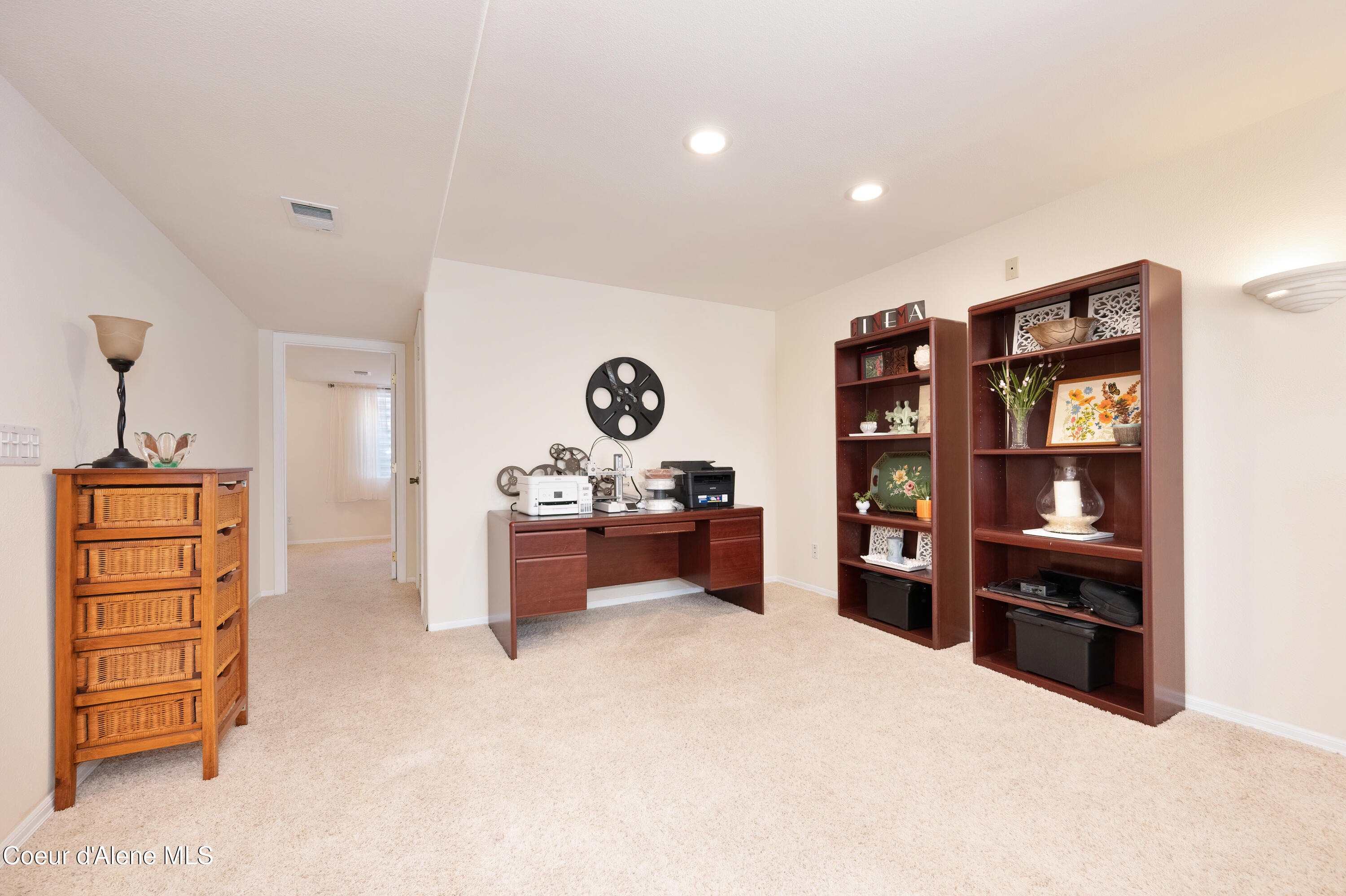 370 E TIGER AVE