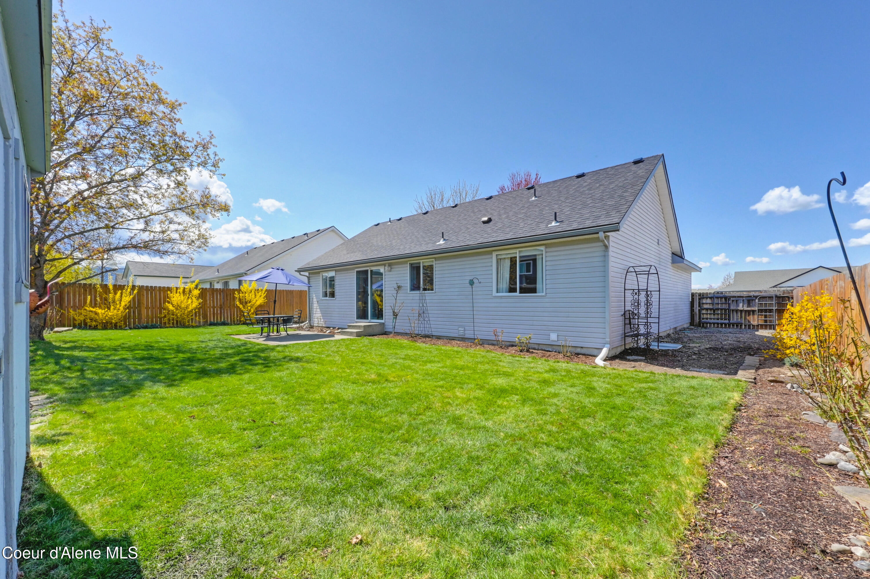 370 E TIGER AVE