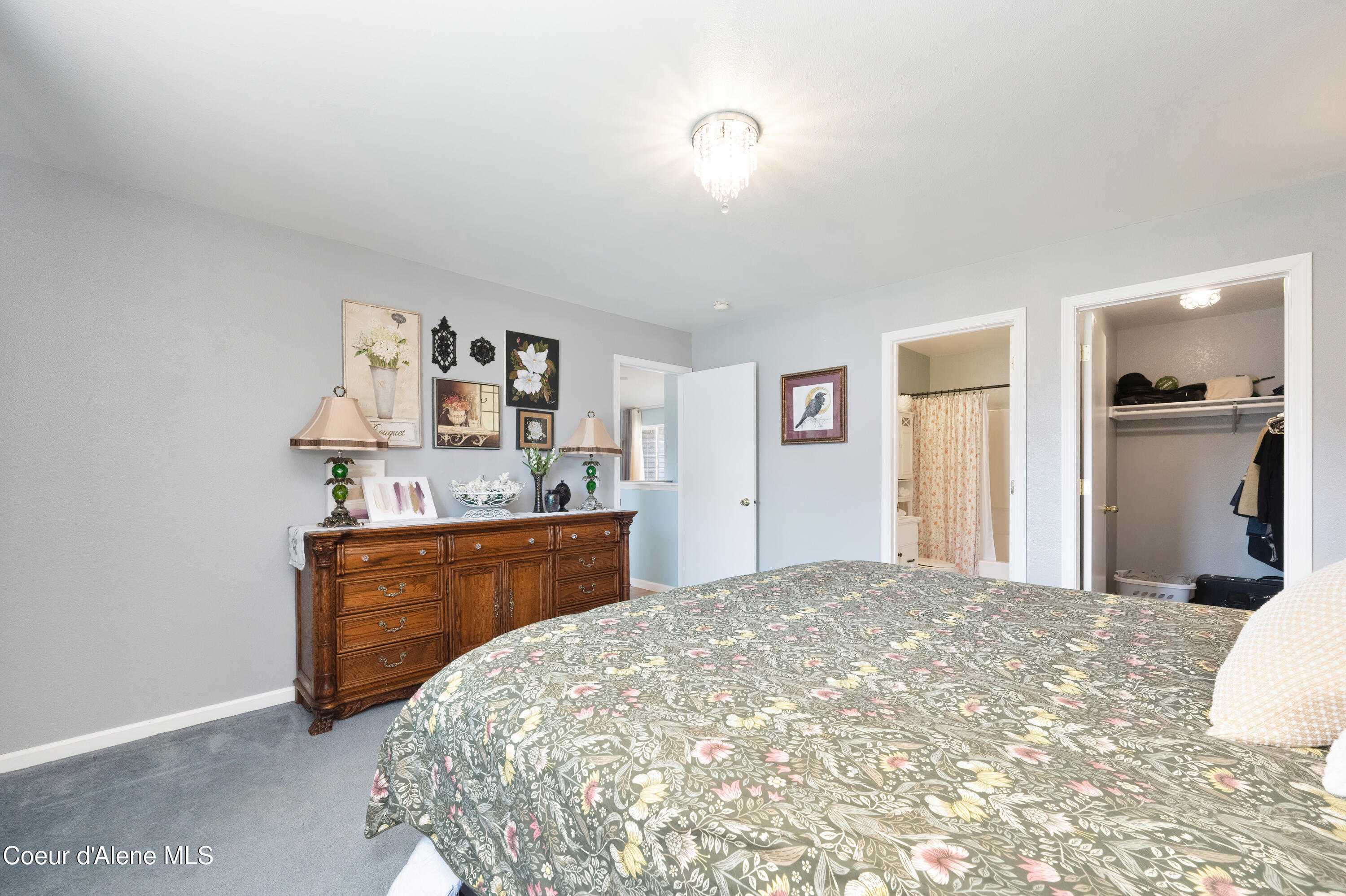 370 E TIGER AVE