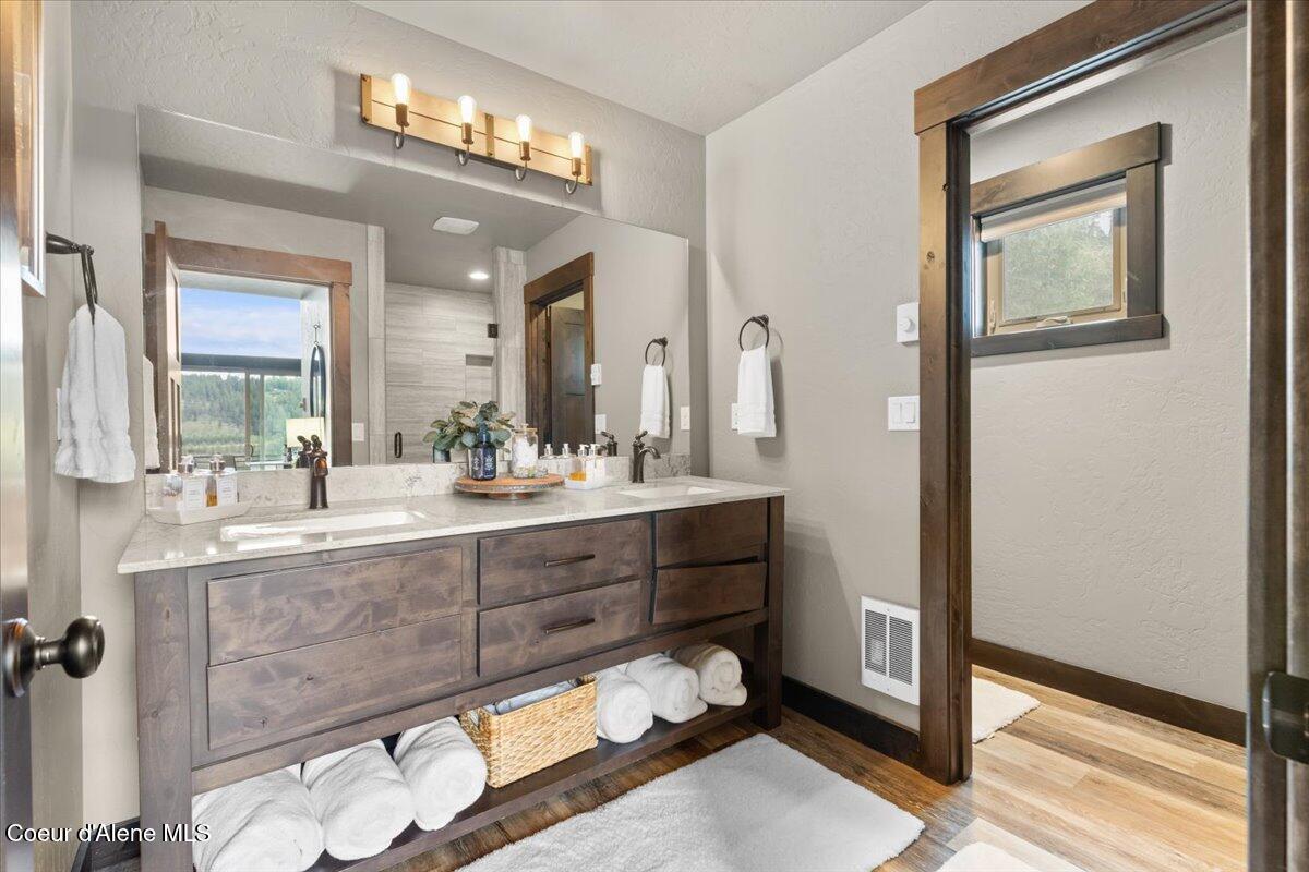 7809 E BRIDGER TRL