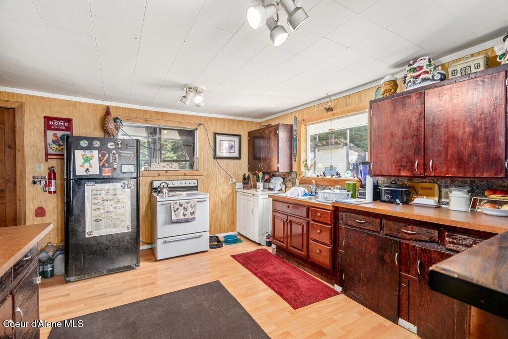 207 Happy Valley Ln