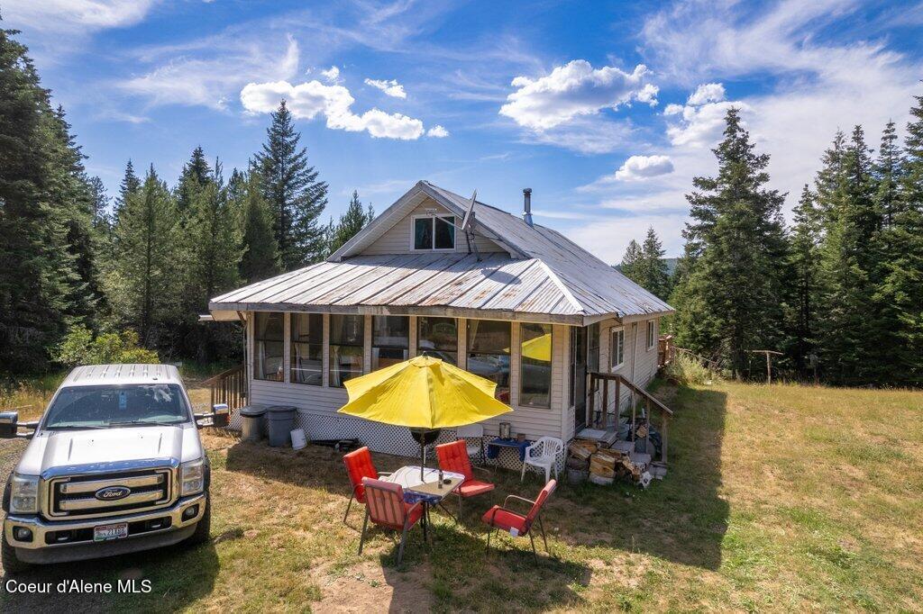 207 Happy Valley Ln