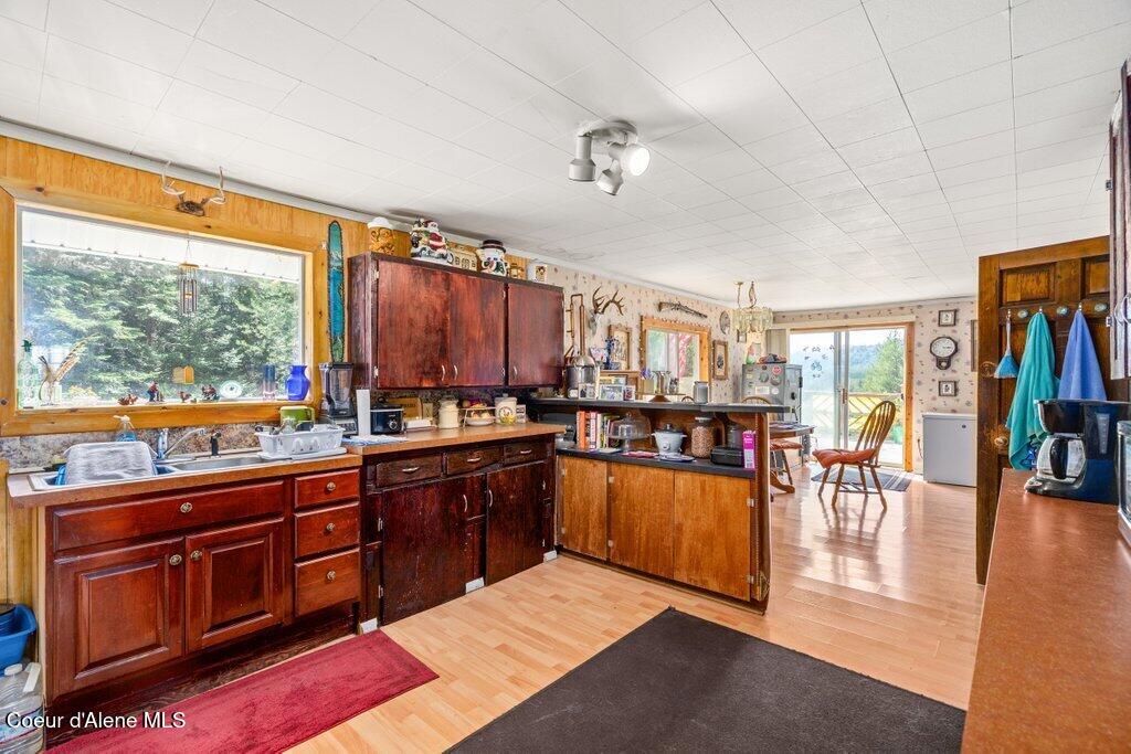 207 Happy Valley Ln