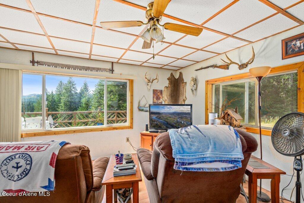 207 Happy Valley Ln