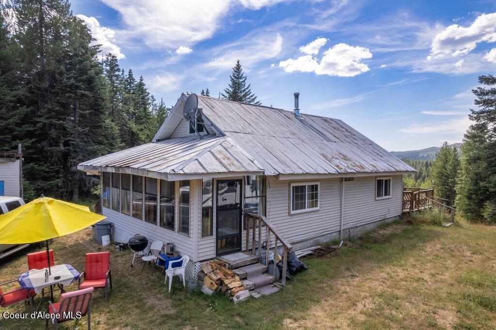207 Happy Valley Ln