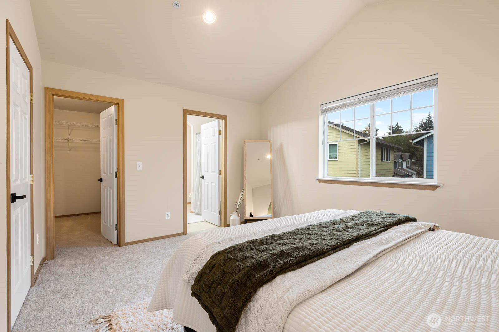 119 91st Ave SE Unit: 4C