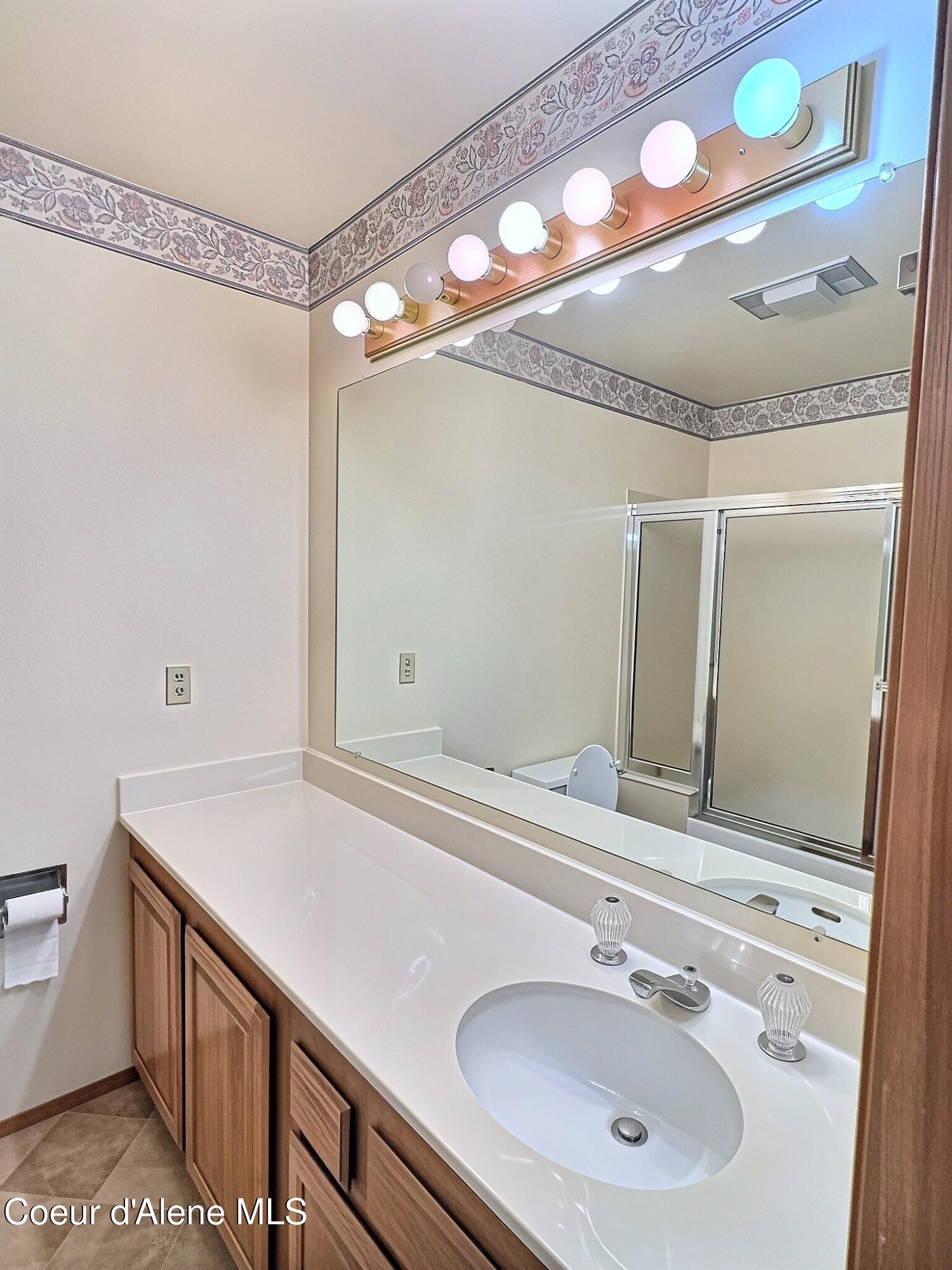 212 E 1st Ave, APT 10F