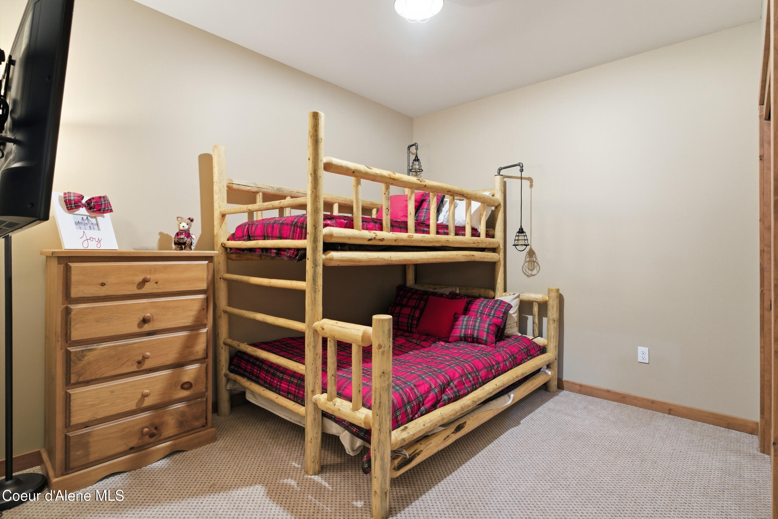 834 Mc Kinley Ave, 102