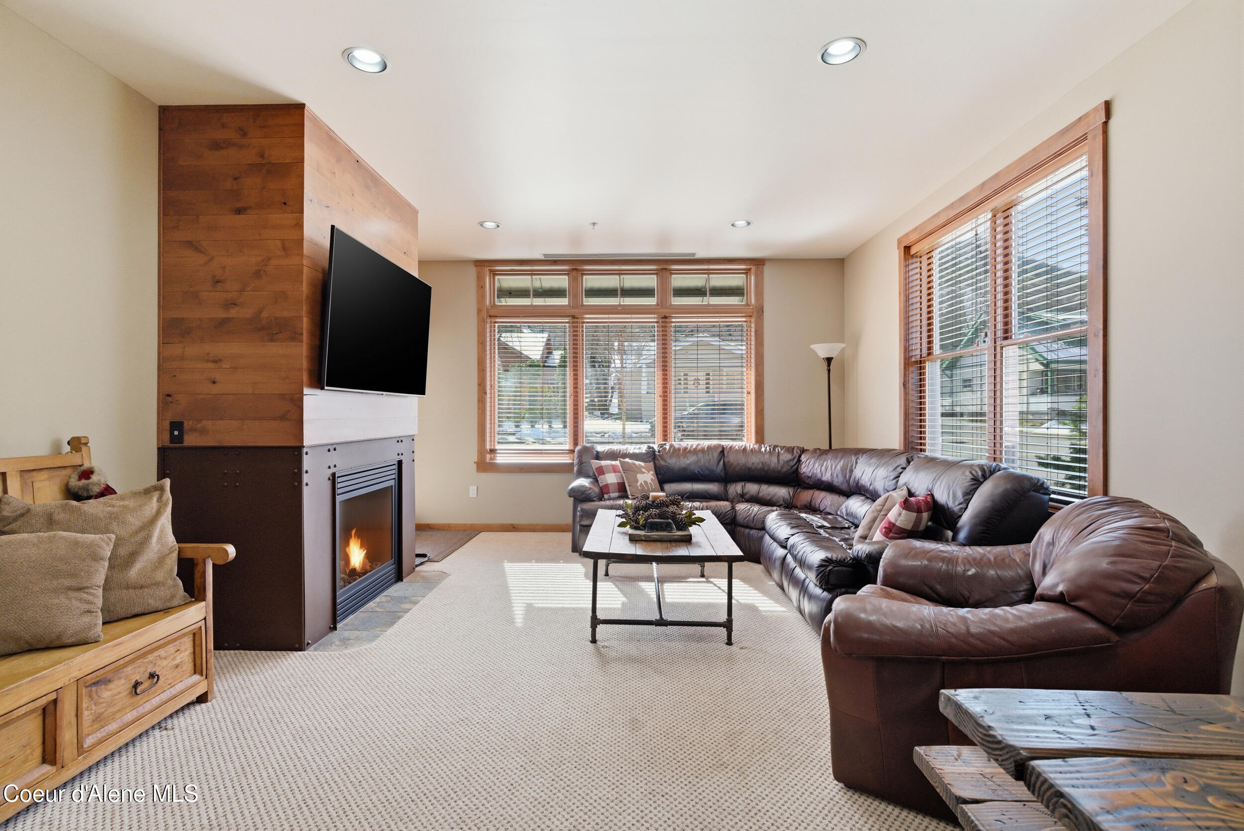 834 Mc Kinley Ave, 102