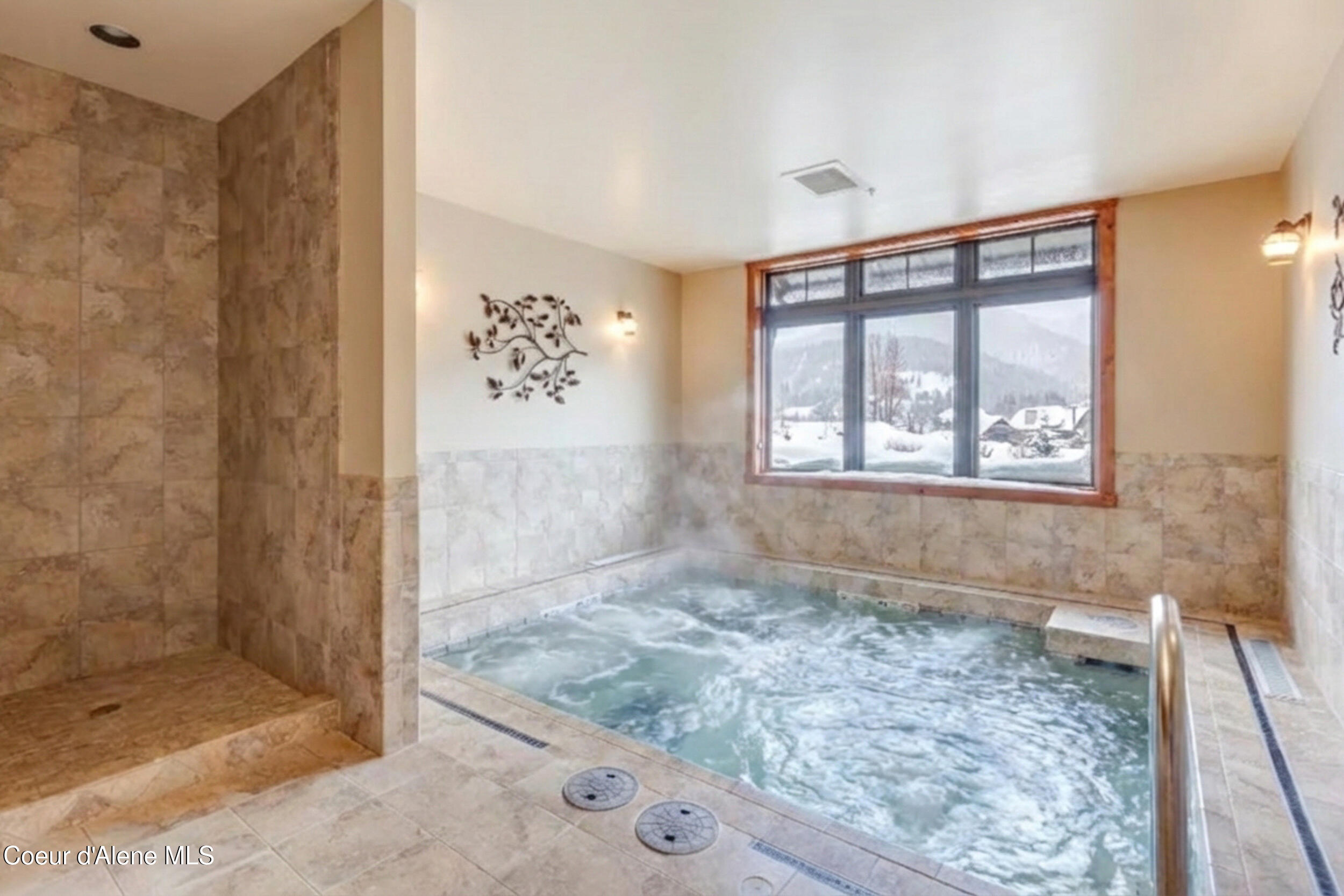 834 Mc Kinley Ave, 102