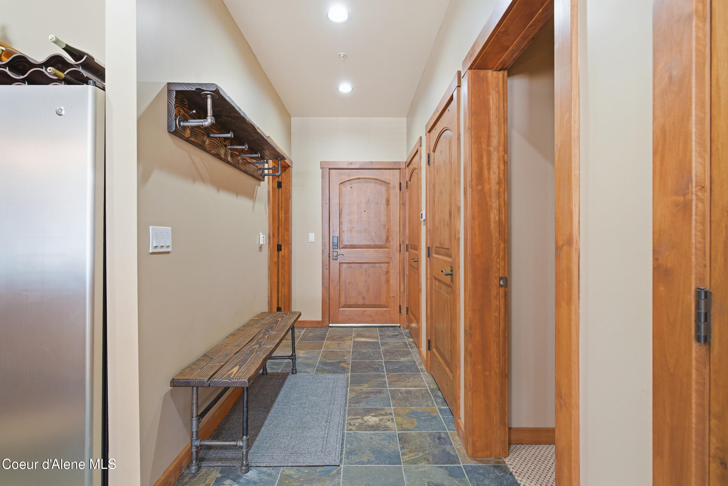 834 Mc Kinley Ave, 102