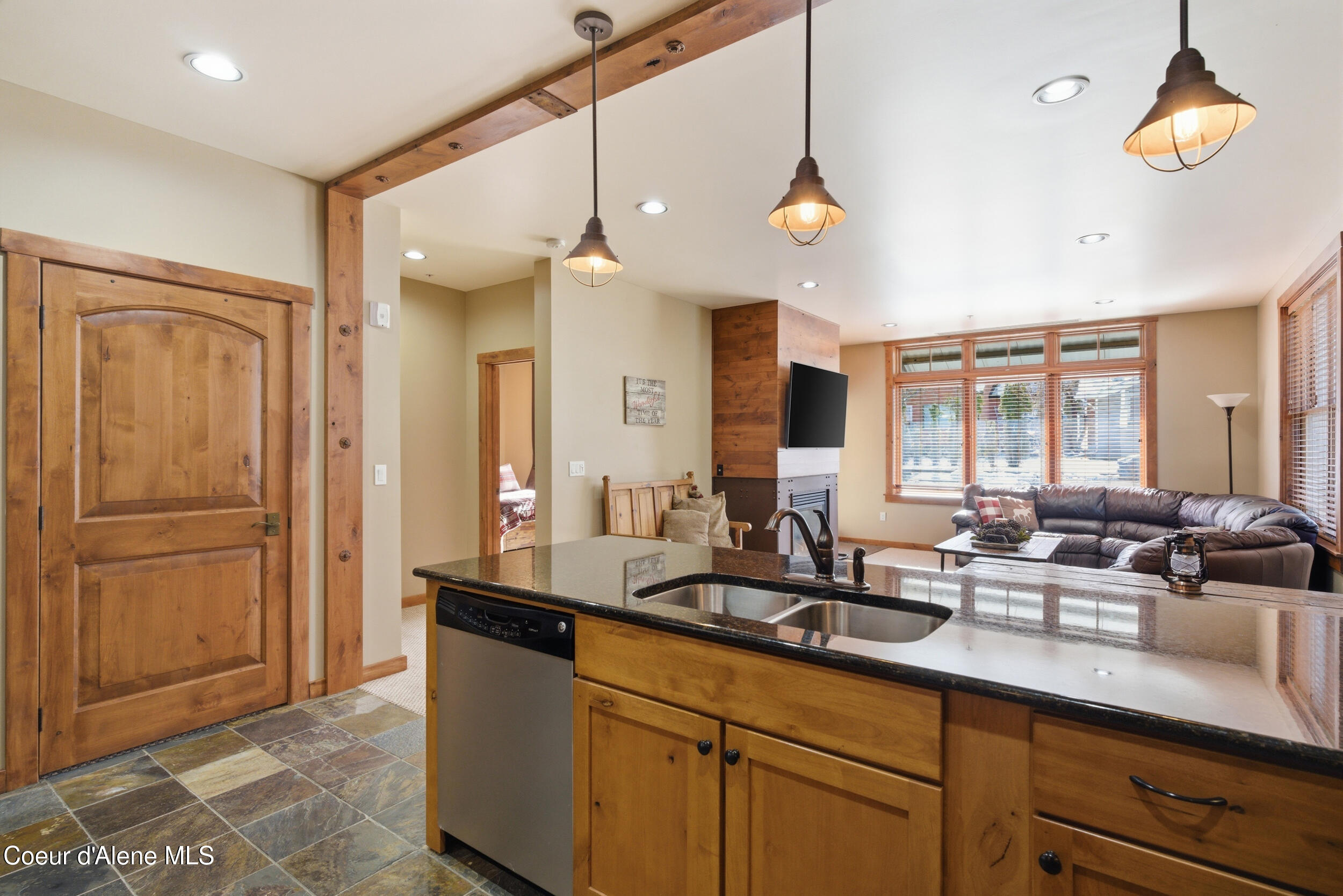 834 Mc Kinley Ave, 102