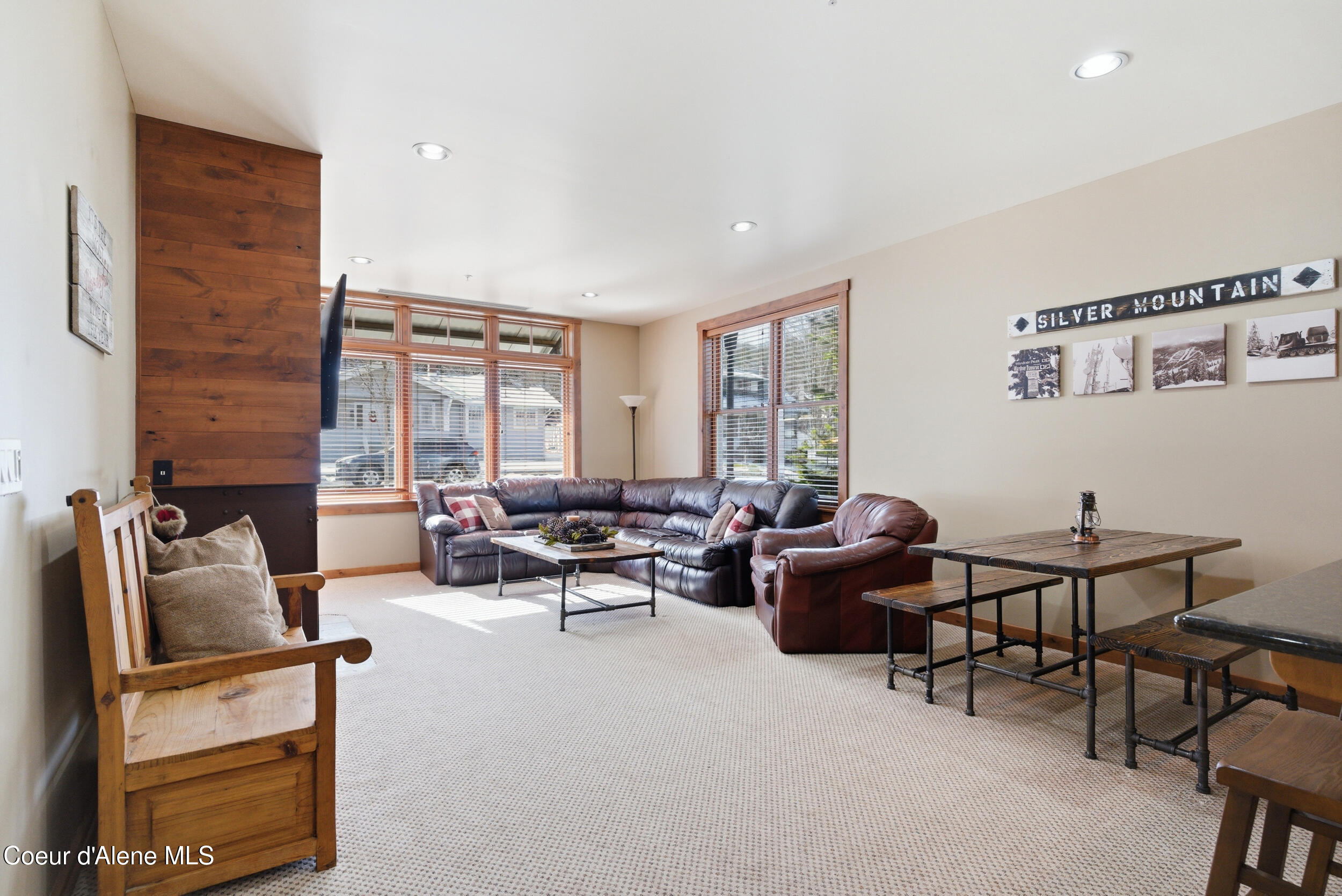 834 Mc Kinley Ave, 102