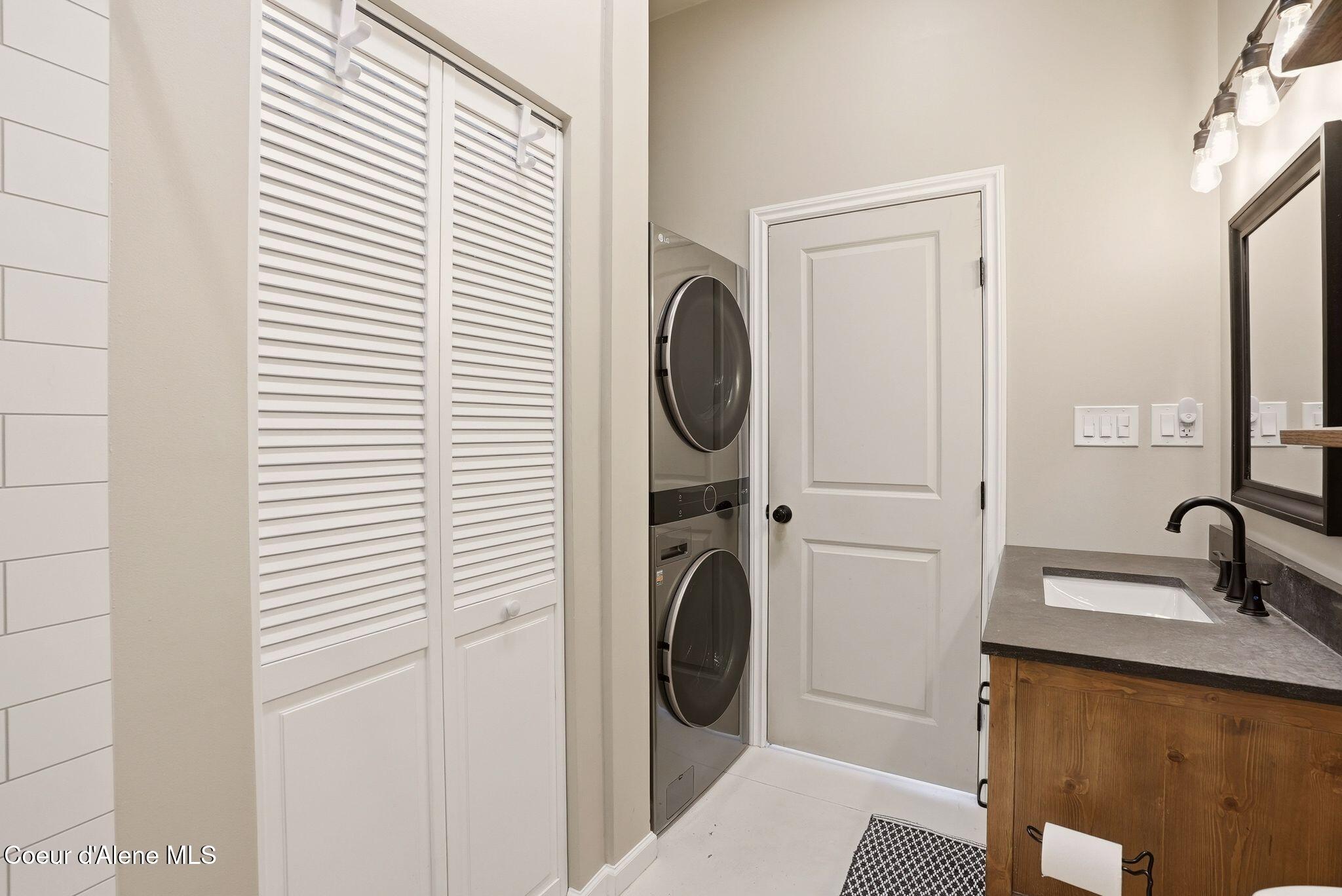 1770 Porthill Loop Rd