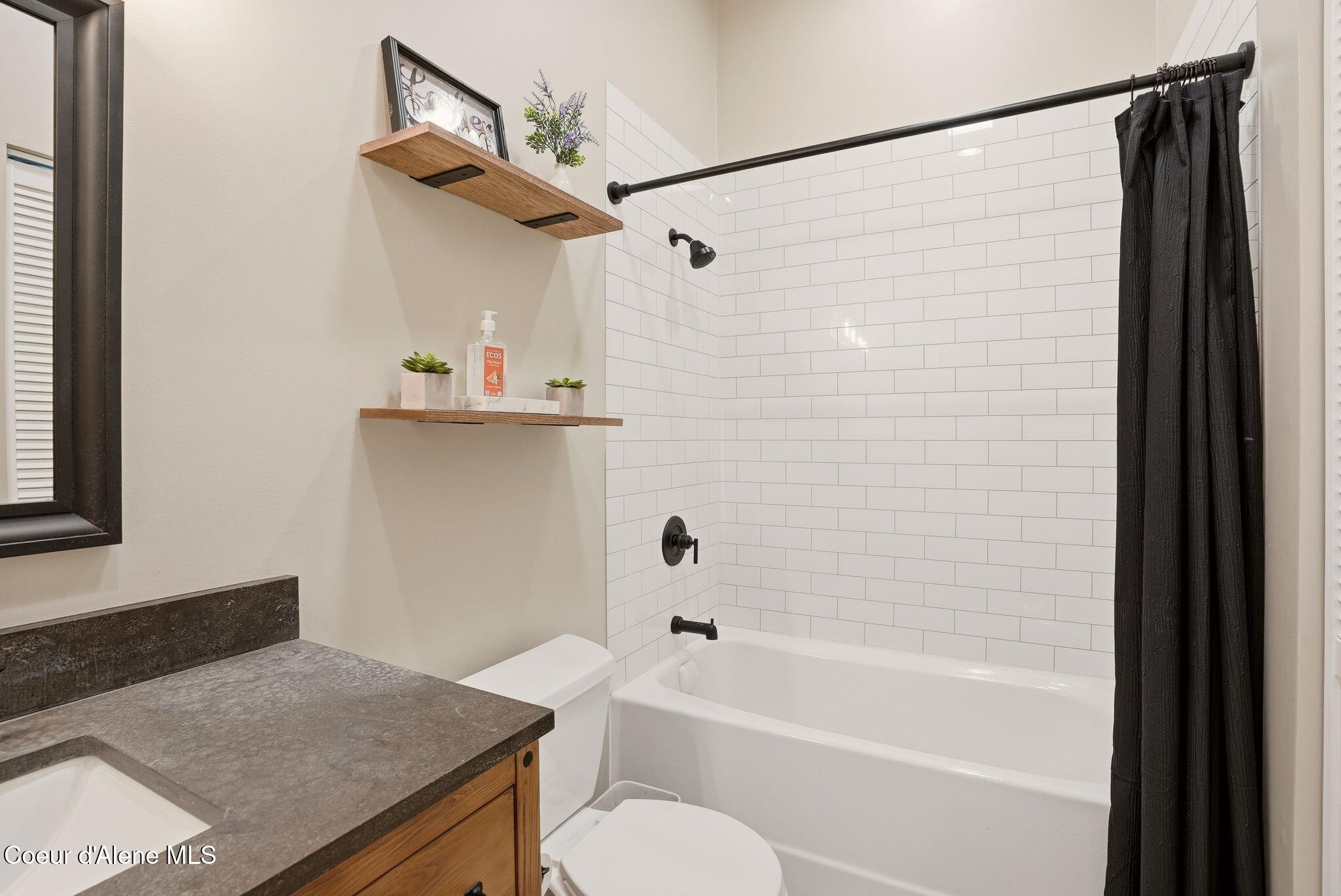 1770 Porthill Loop Rd