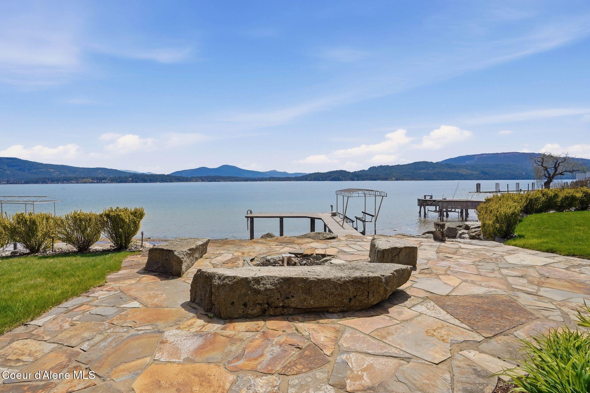 1521 Northshore DR