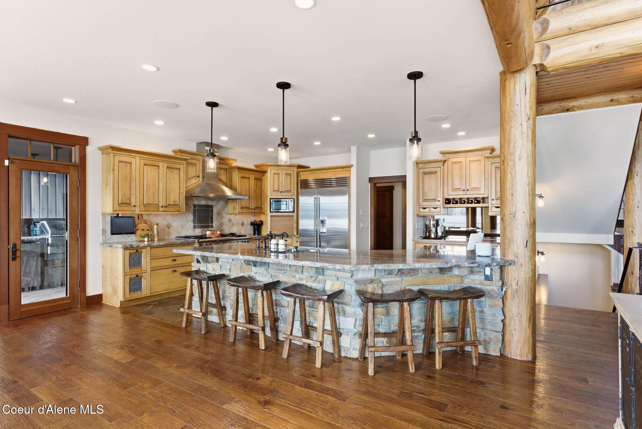 1521 Northshore DR