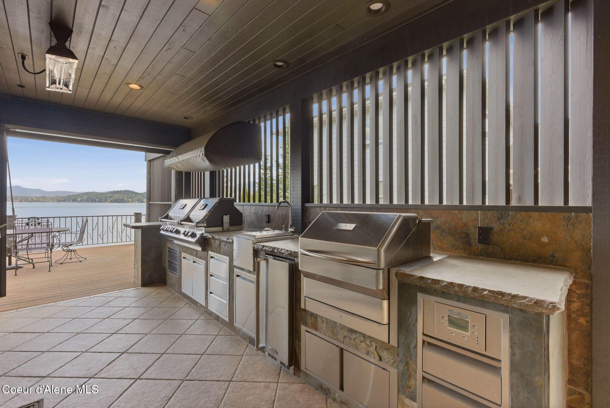 1521 Northshore DR