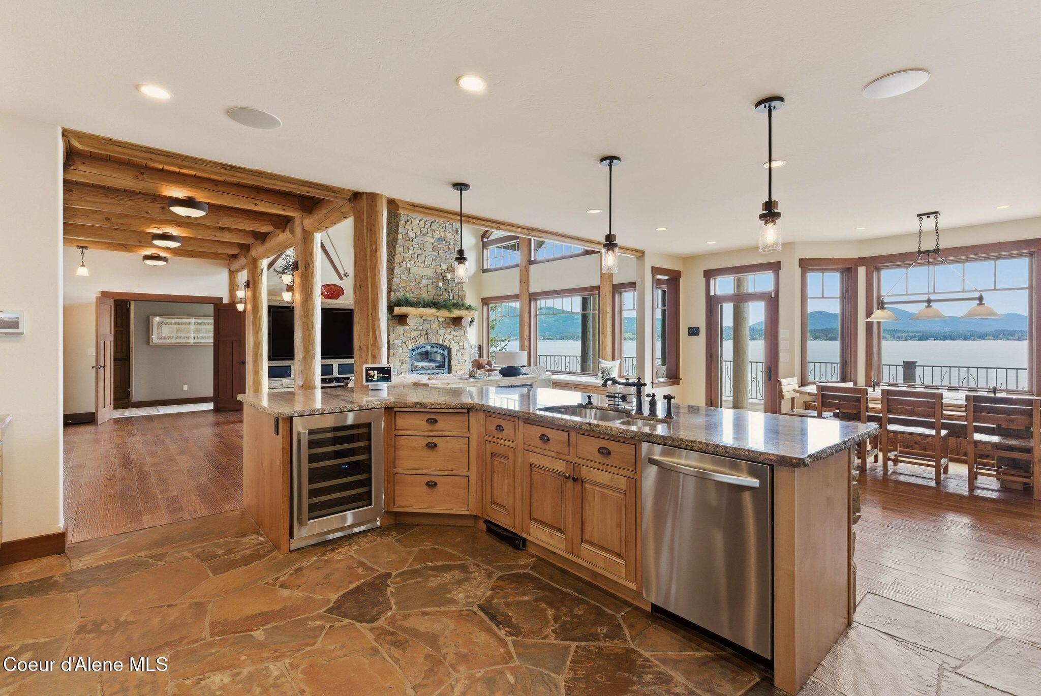 1521 Northshore DR