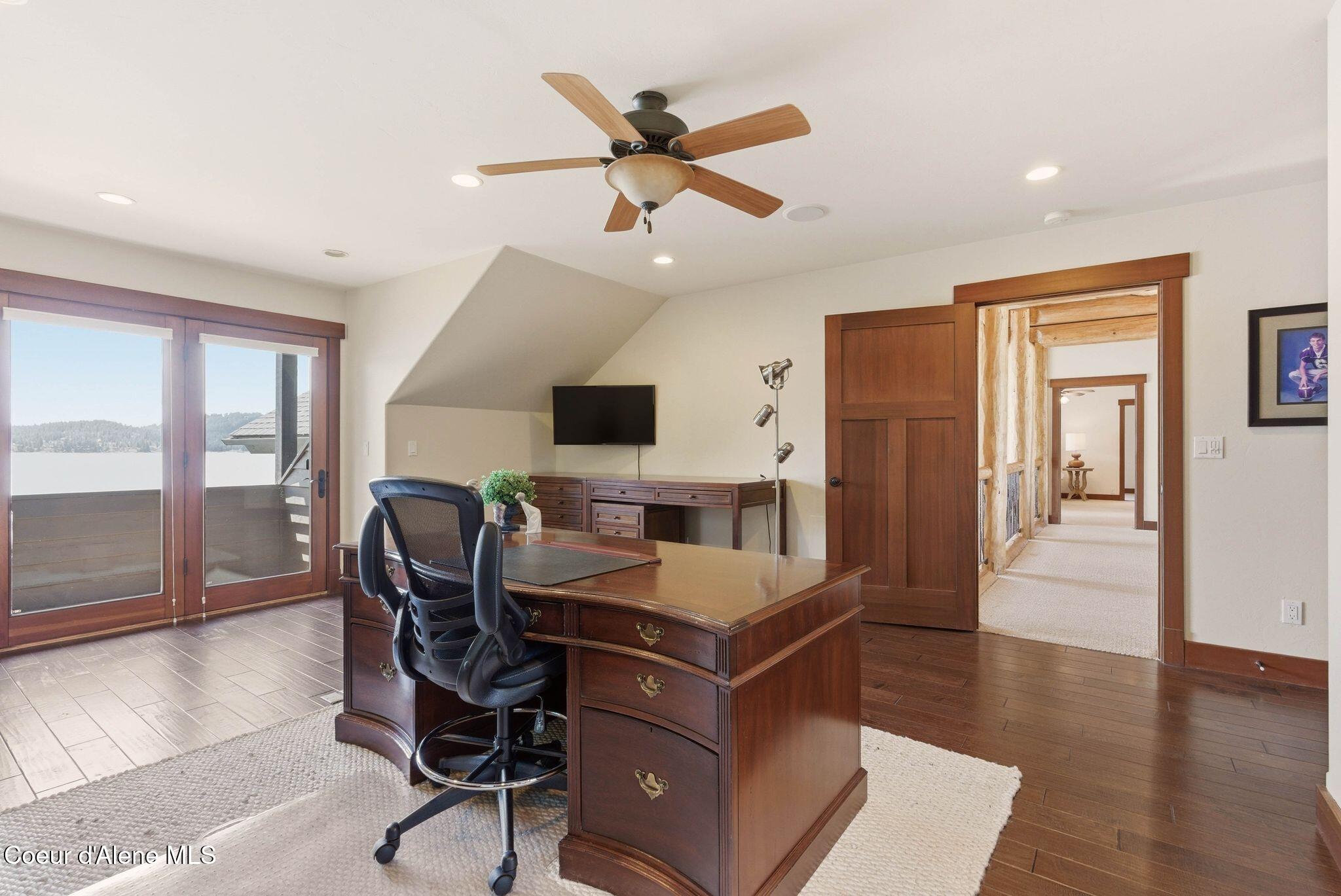 1521 Northshore DR