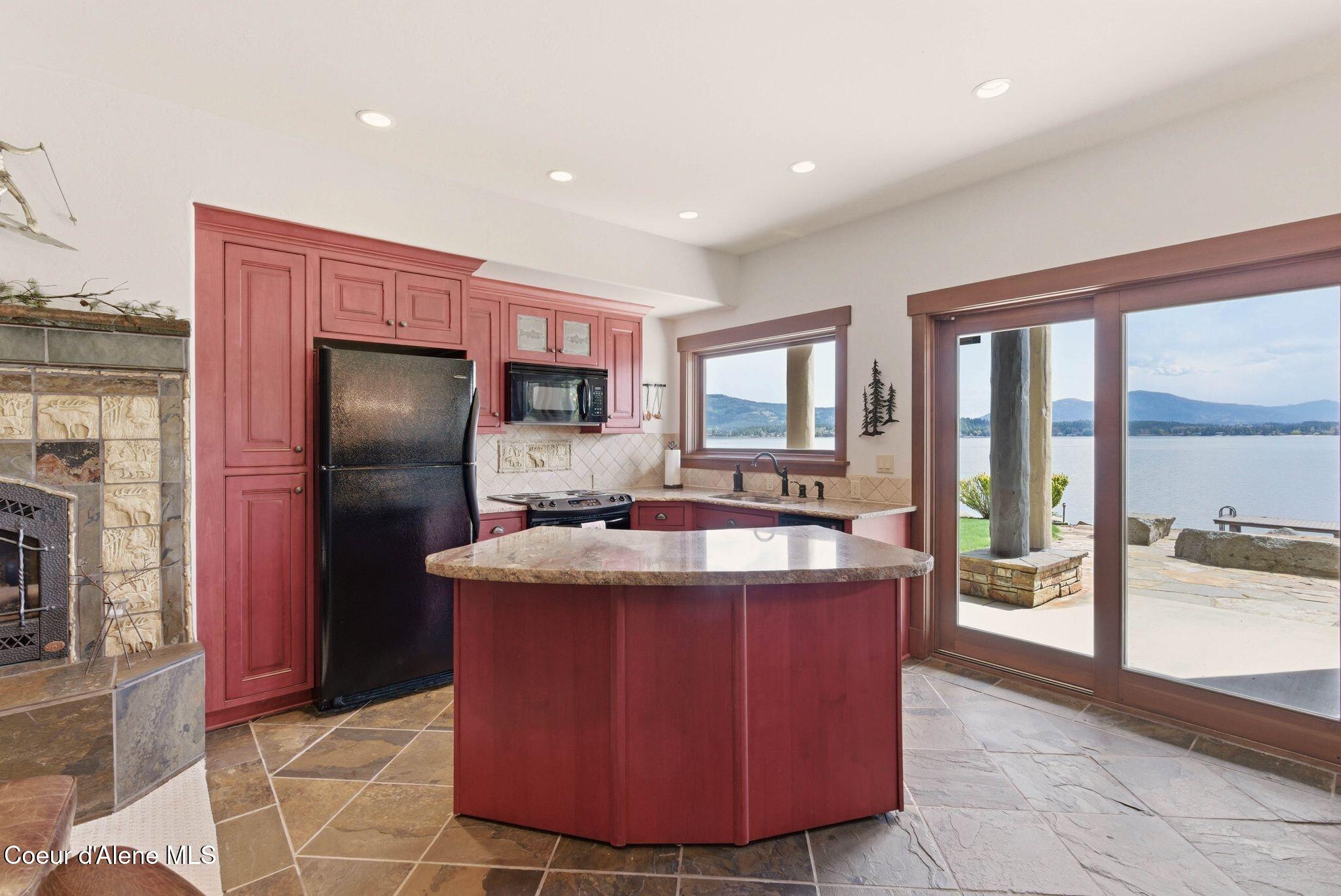 1521 Northshore DR