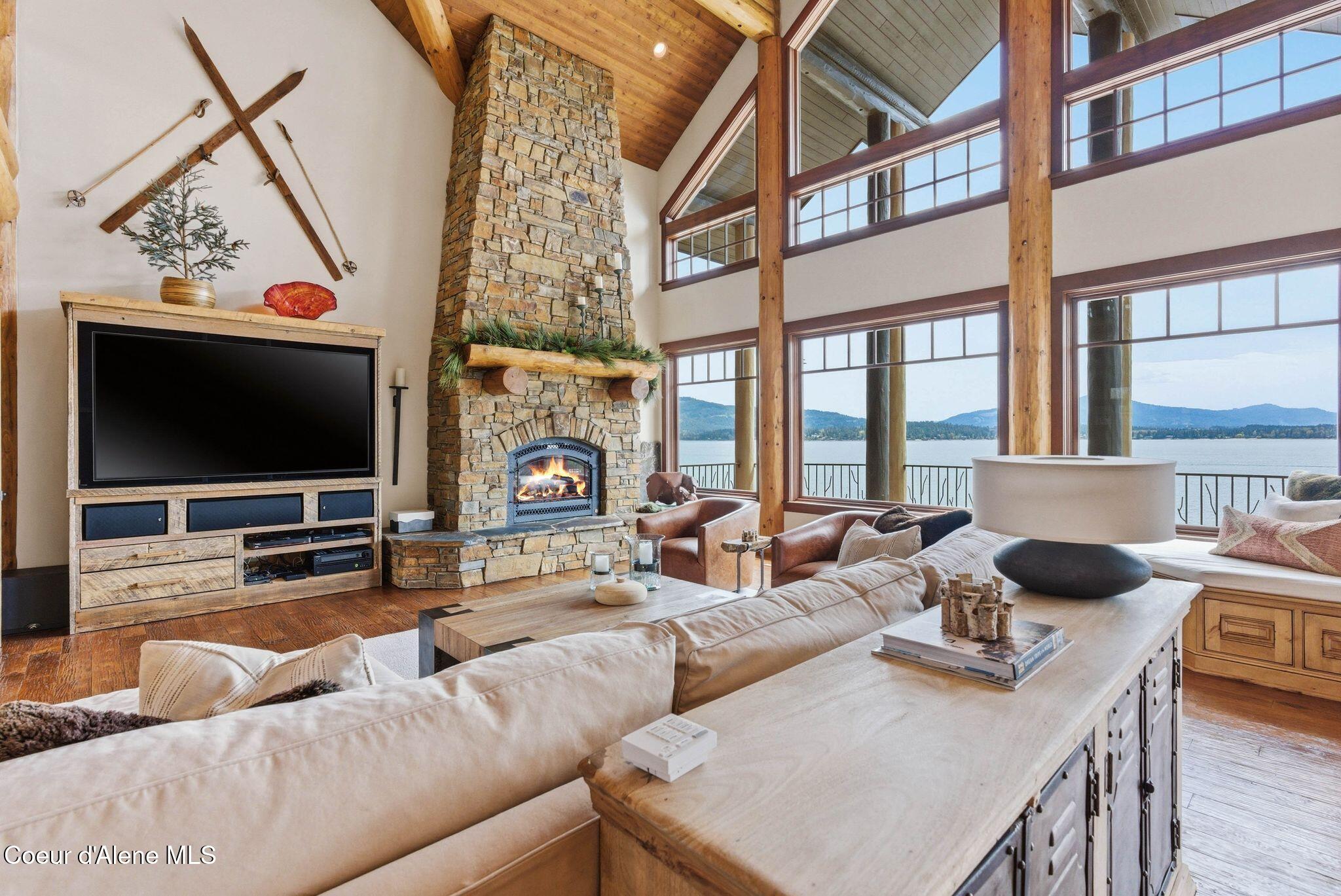 1521 Northshore DR